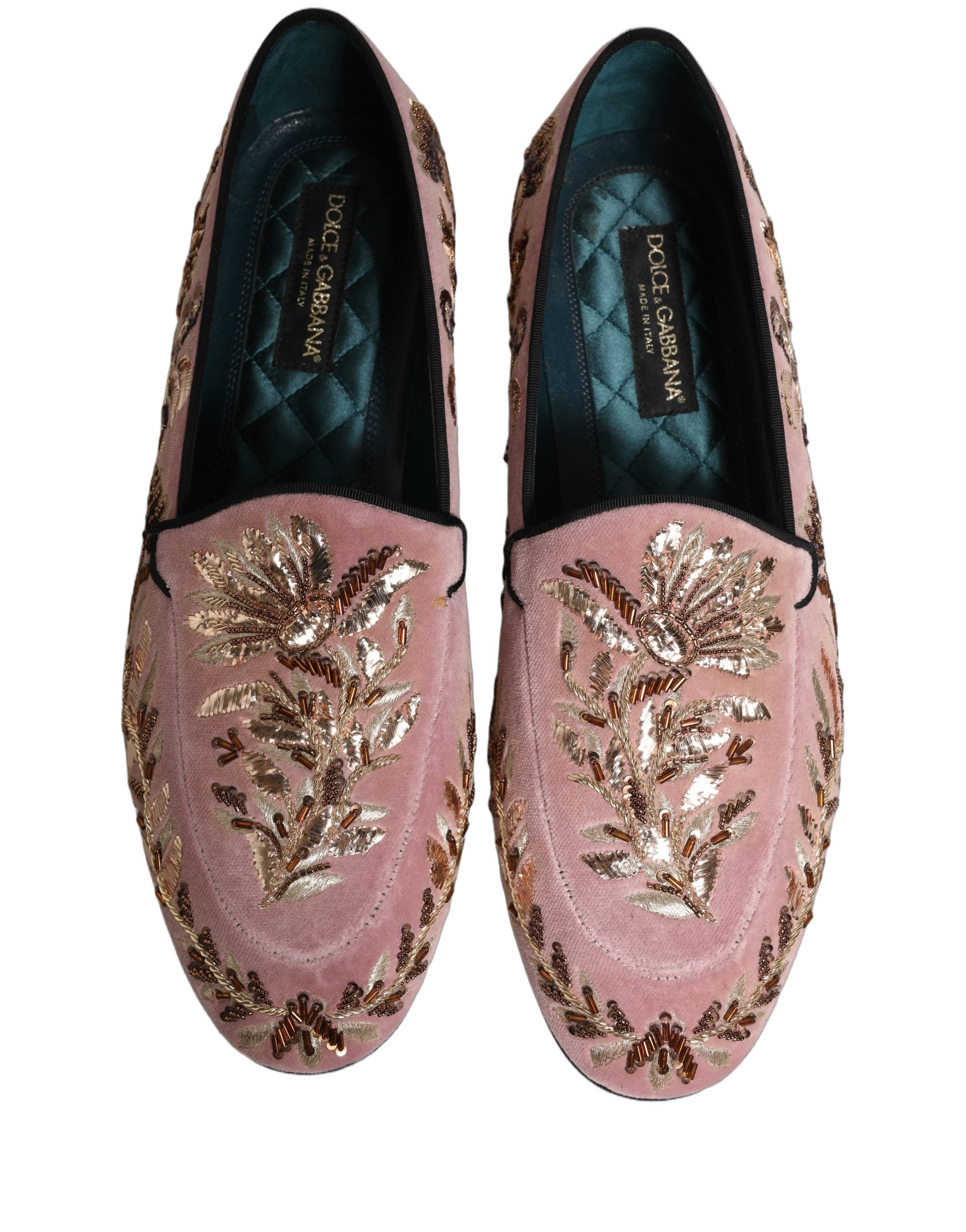 Chaussures mocassins en velours rose avec broderie florale de Dolce & Gabbana, détails élégants et finition soignée.