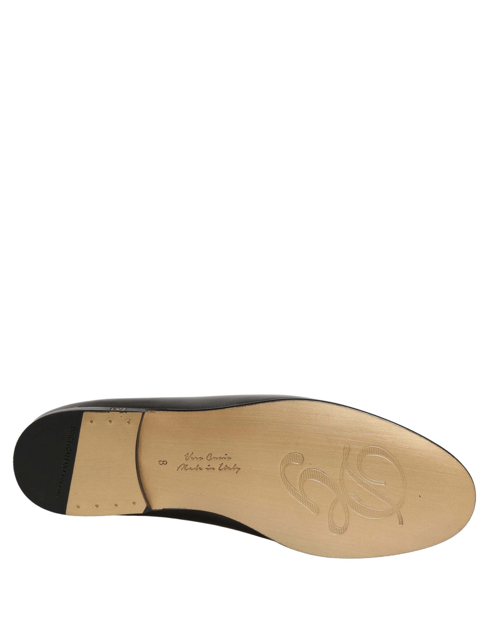 Chaussures mocassins Dolce & Gabbana en cuir argenté avec logo DG, style slip-on, élégantes et modernes.