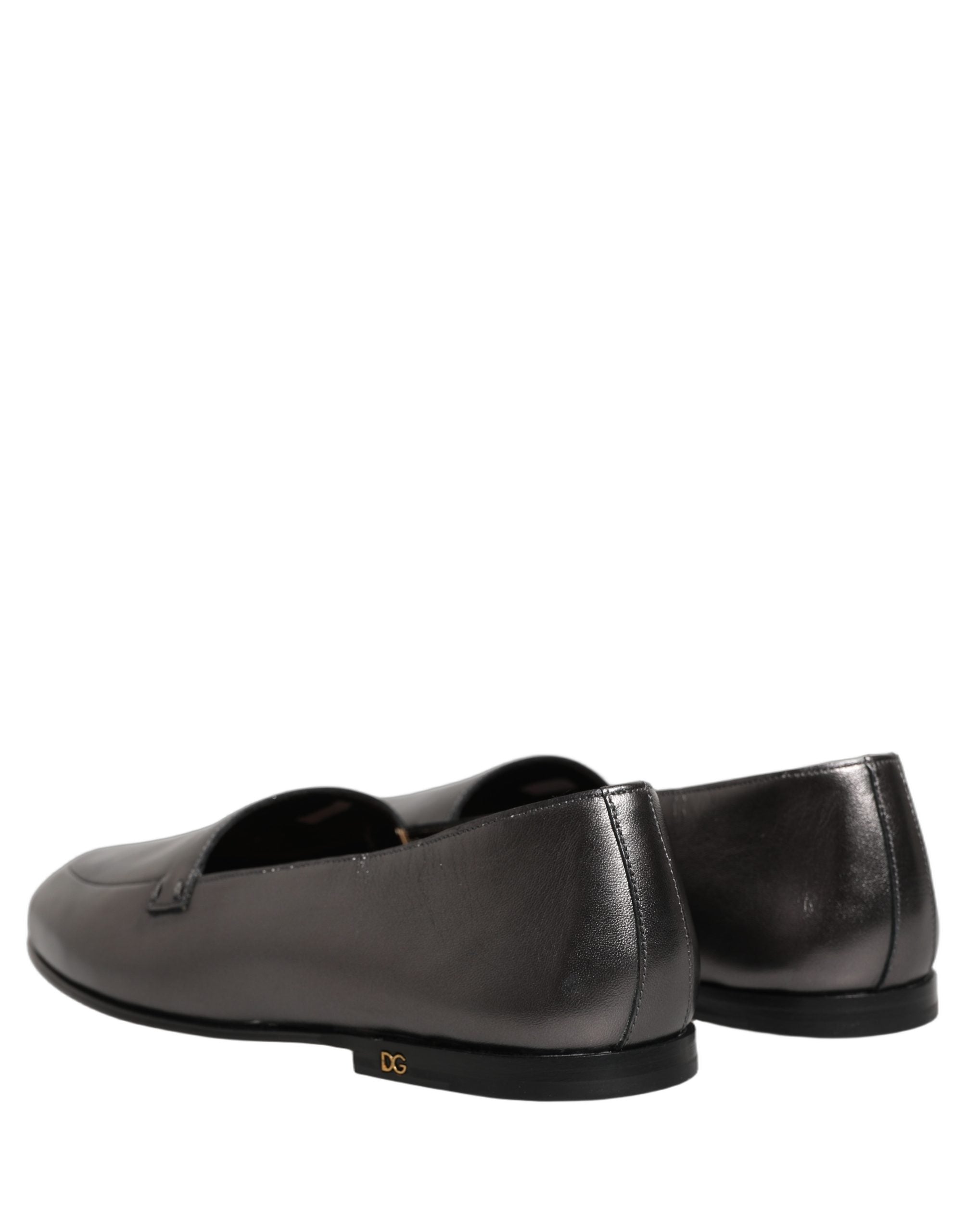 Chaussures mocassins Dolce & Gabbana en cuir argenté avec logo DG, slip-on élégants pour homme.