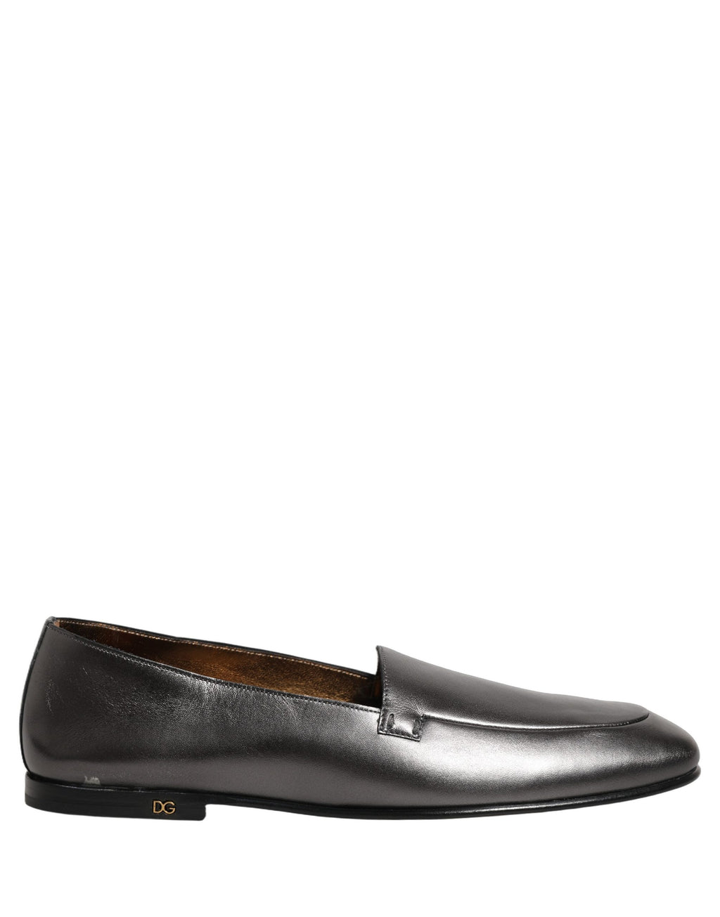 Chaussures mocassins Dolce & Gabbana en cuir argenté avec logo DG, slip-on, élégantes et confortables, pour un style sophistiqué.
