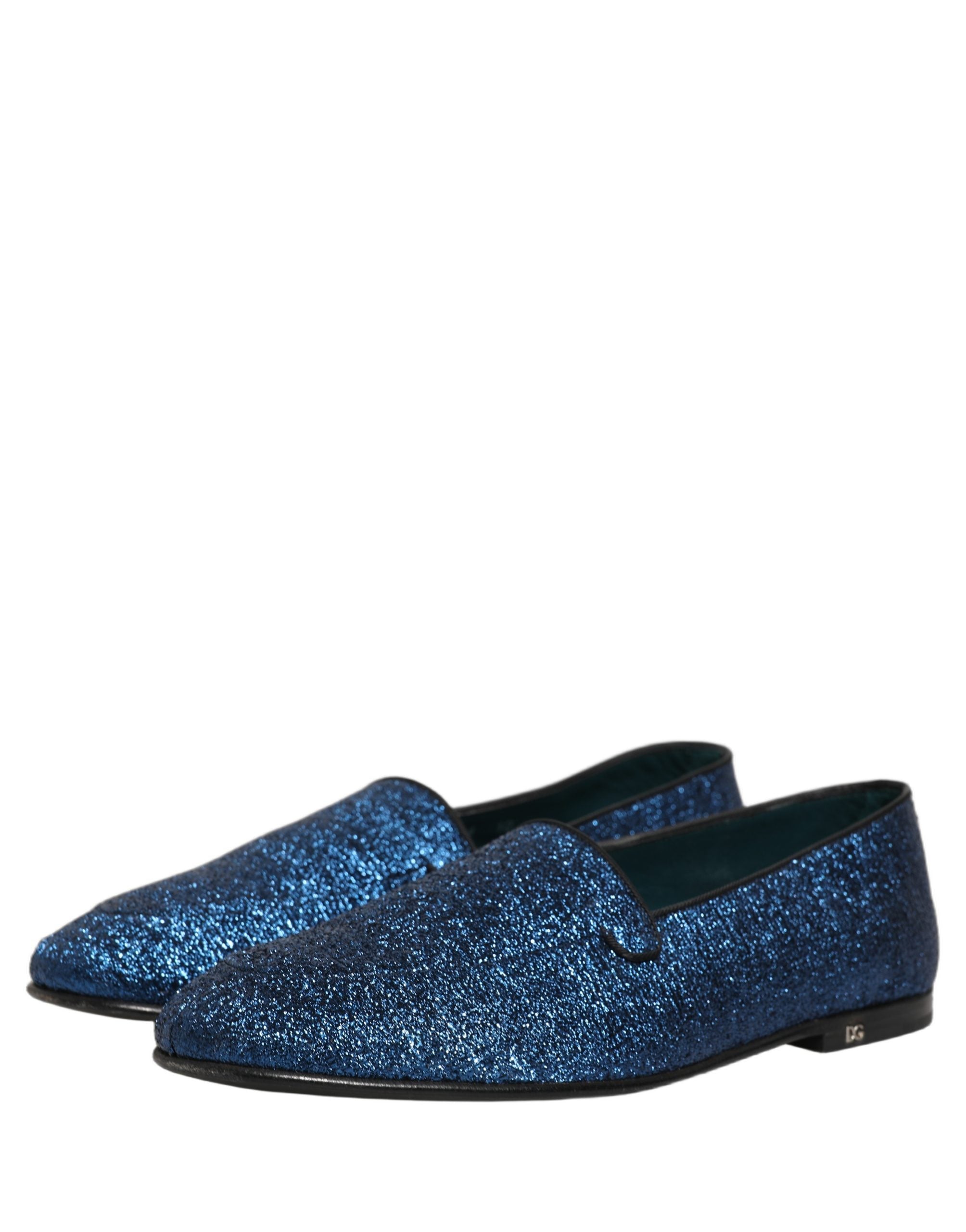 Chaussures loafers Dolce & Gabbana en cuir bleu à paillettes et logo DG, style élégant et brillant.