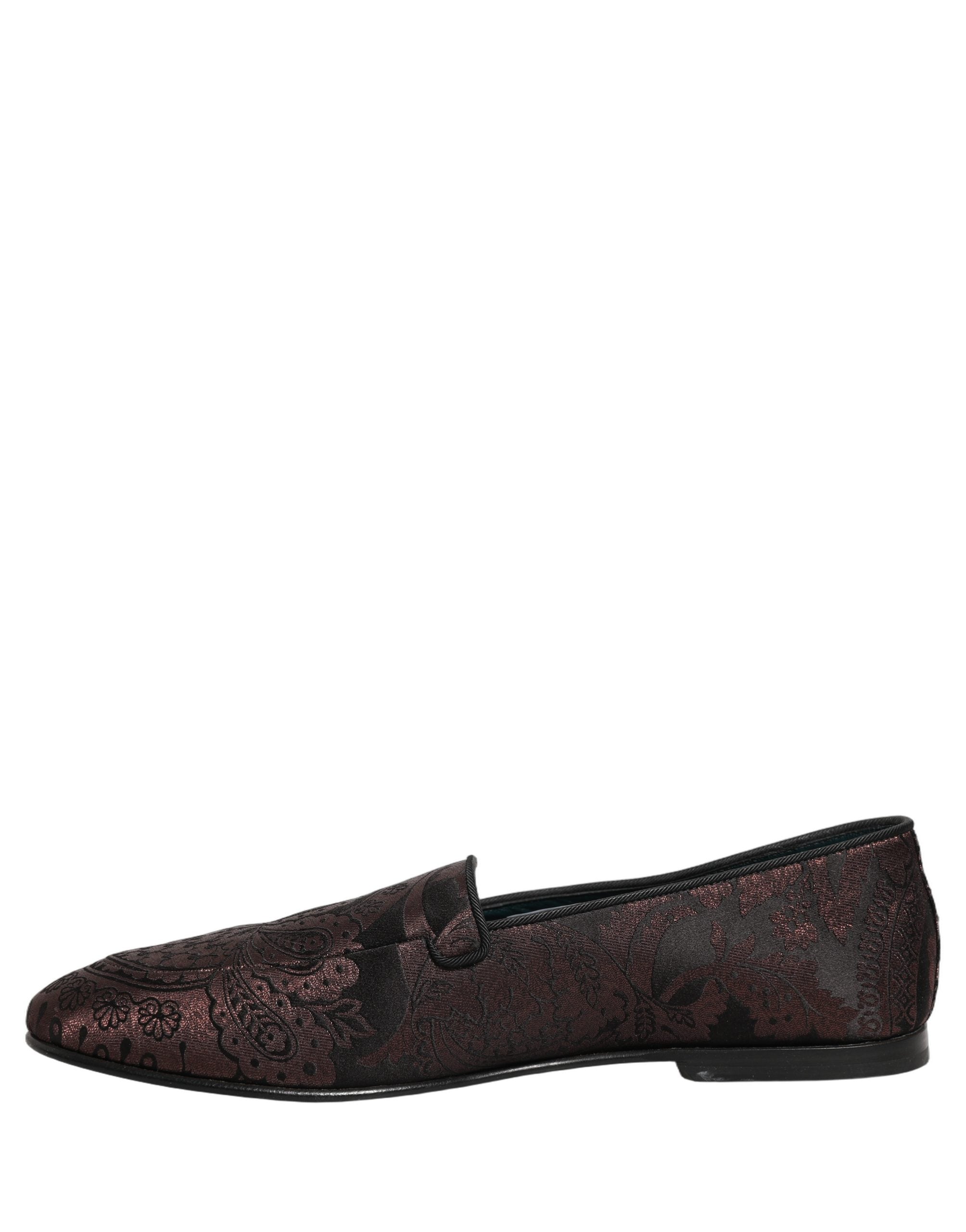 Chaussures mocassins en cuir jacquard bordeaux de Dolce & Gabbana, style slip-on pour homme.