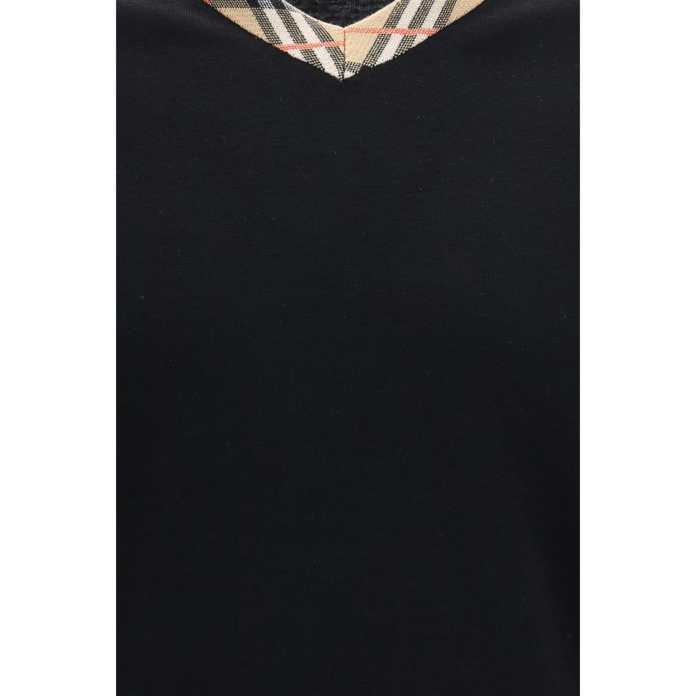 Sweat-shirt noir en laine Burberry Oves Aries avec logo brodé, porté sur mannequin, détails visibles en gros plan.