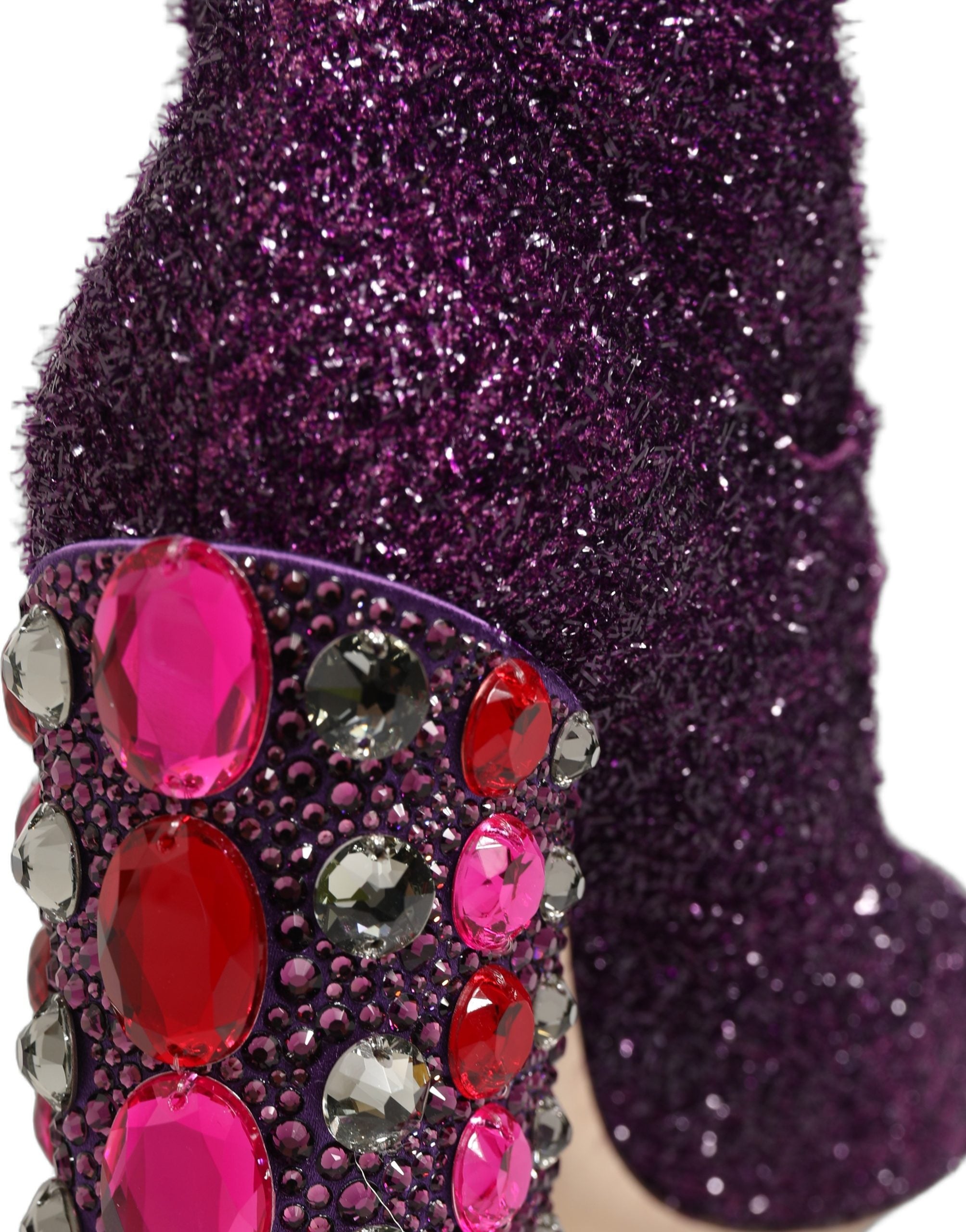 Bottes hautes Dolce & Gabbana en lurex violet avec cristaux, style fantaisie et design luxueux.