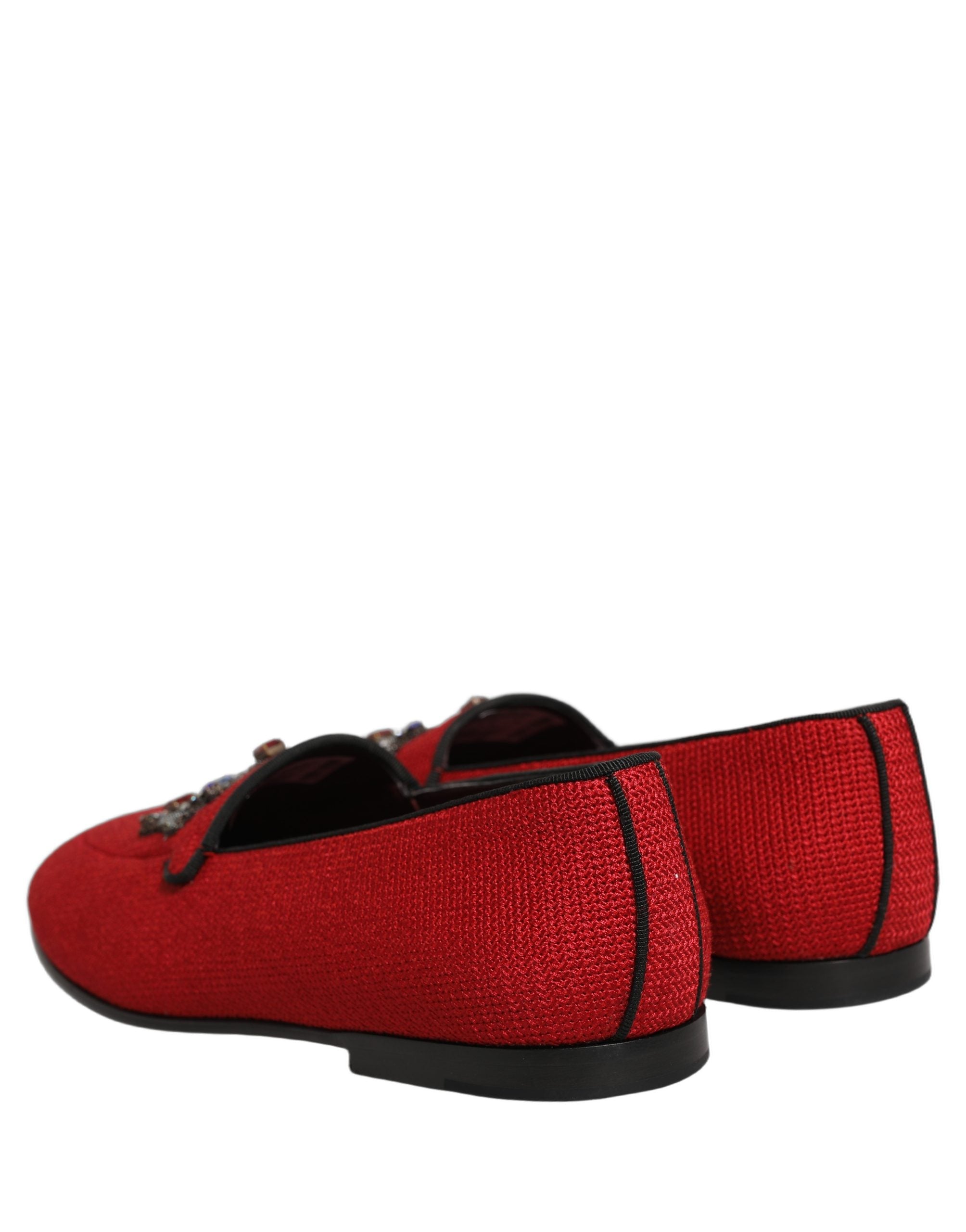 Chaussures mocassins Dolce & Gabbana rouges avec couronne ornée, style élégant et embellissements sophistiqués.