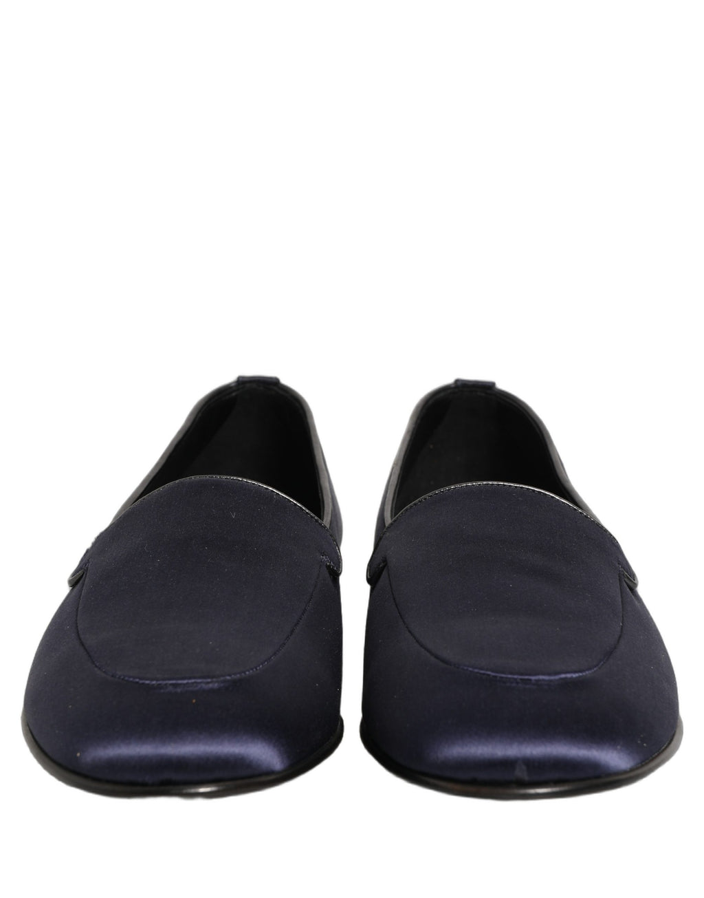 Chaussures loafers en satin bleu marine Dolce & Gabbana avec logo DG, élégantes et sophistiquées, vues de face.
