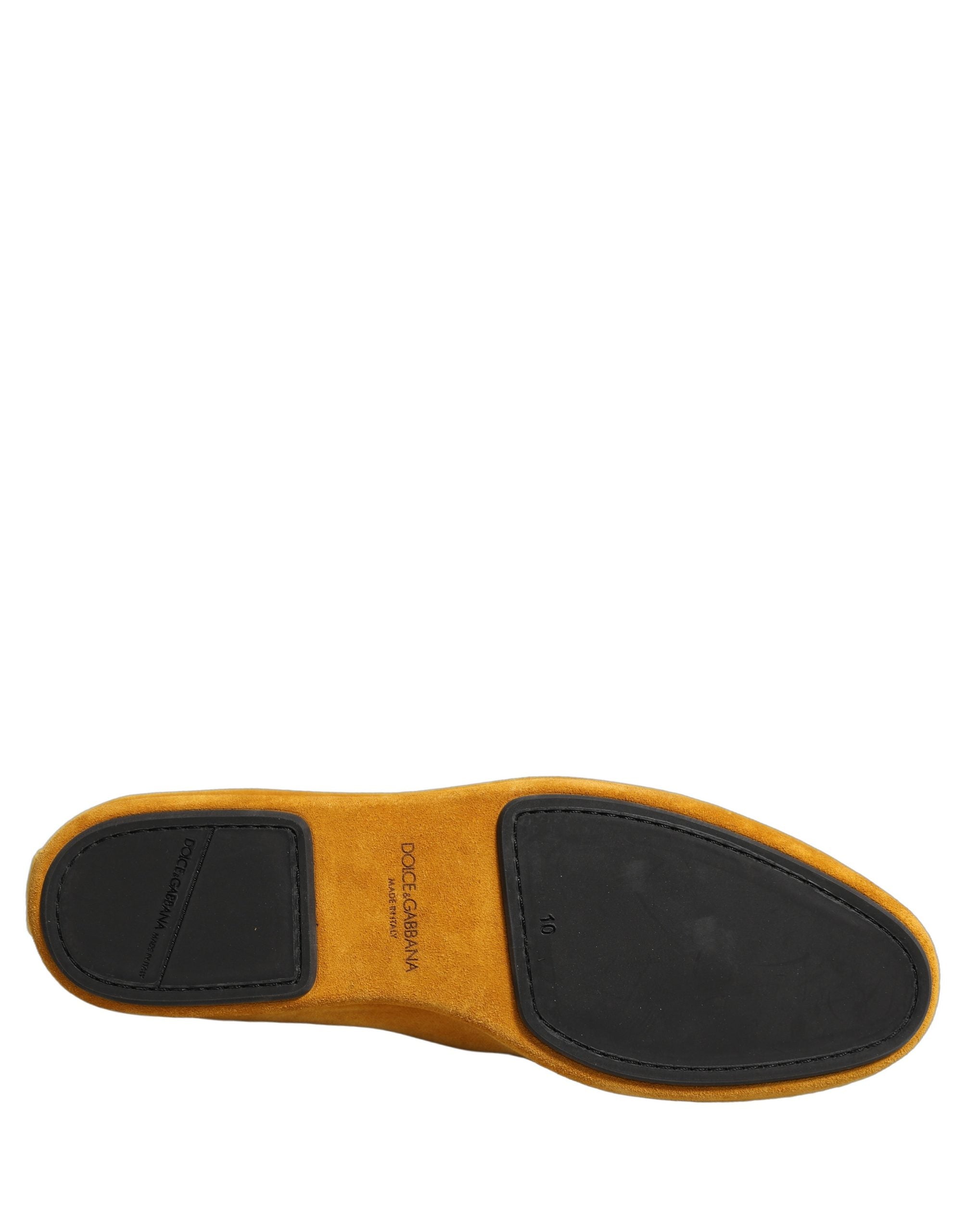 Chaussures mocassins homme Dolce & Gabbana en velours jaune, style slip-on élégant et confortable.