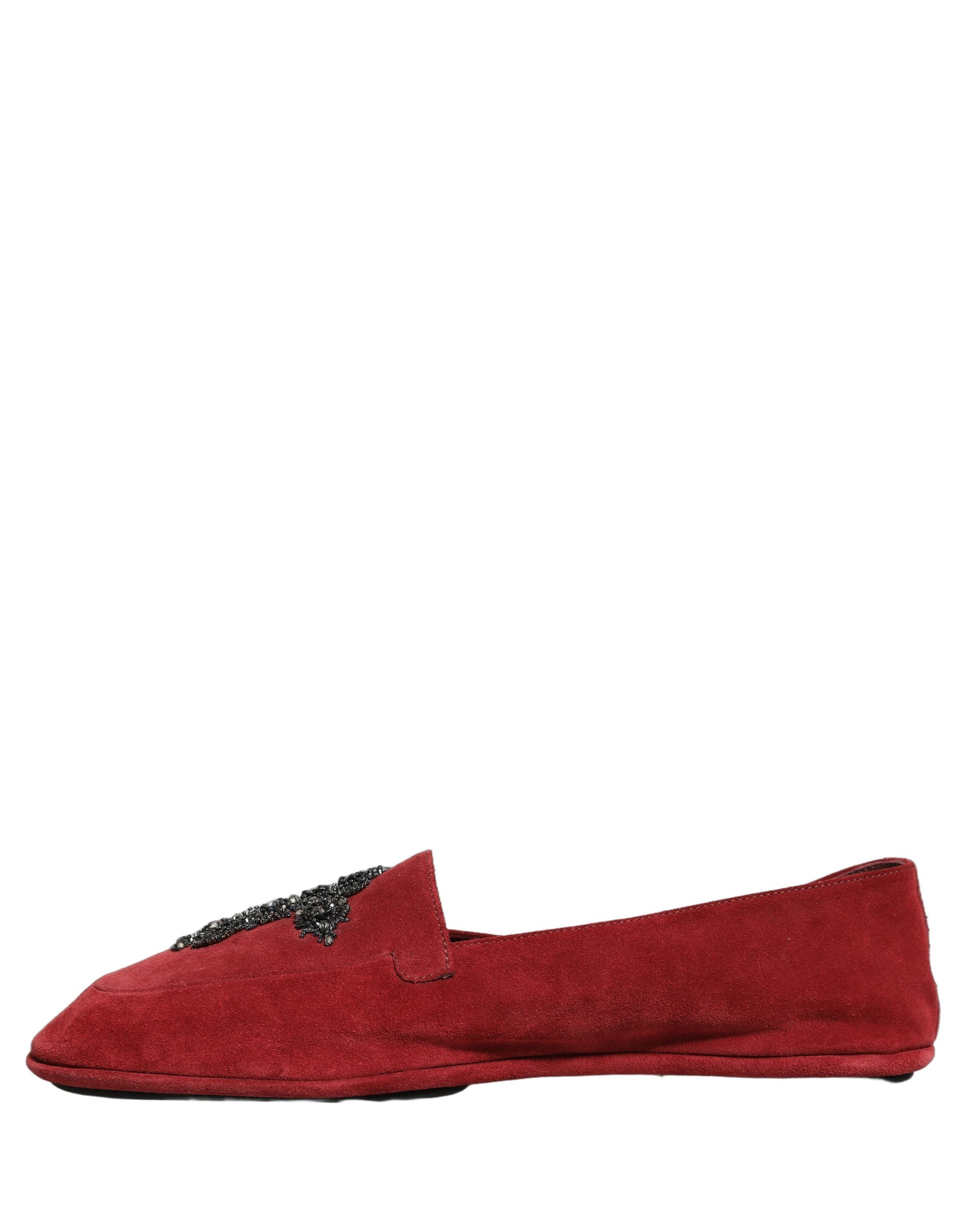 Chaussures Dolce & Gabbana en daim rouge, mocassins à enfiler pour robe, style élégant et sophistiqué.