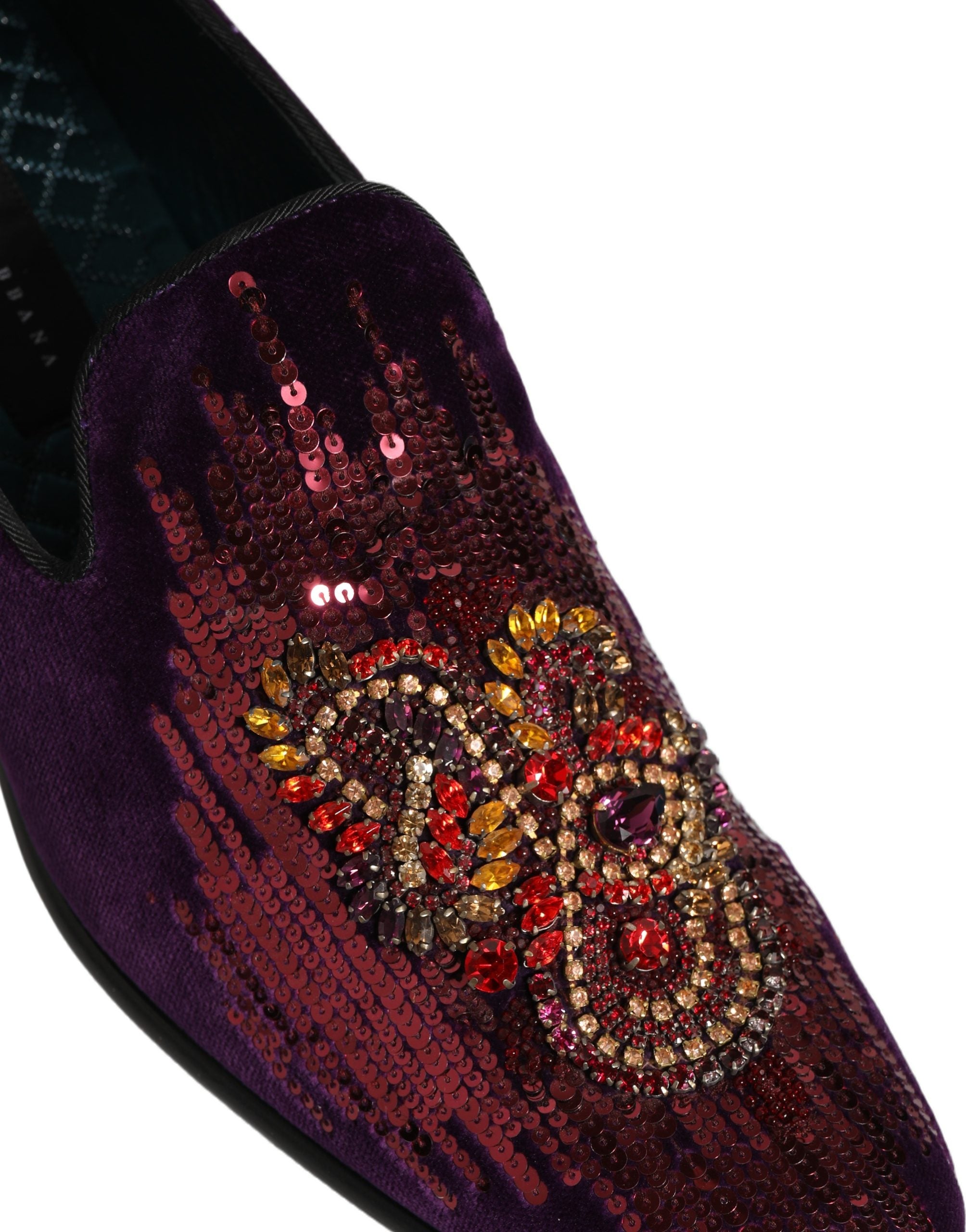 Chaussures mocassins Dolce & Gabbana Violet Velvet avec strass et sequins, style élégant et sophistiqué.