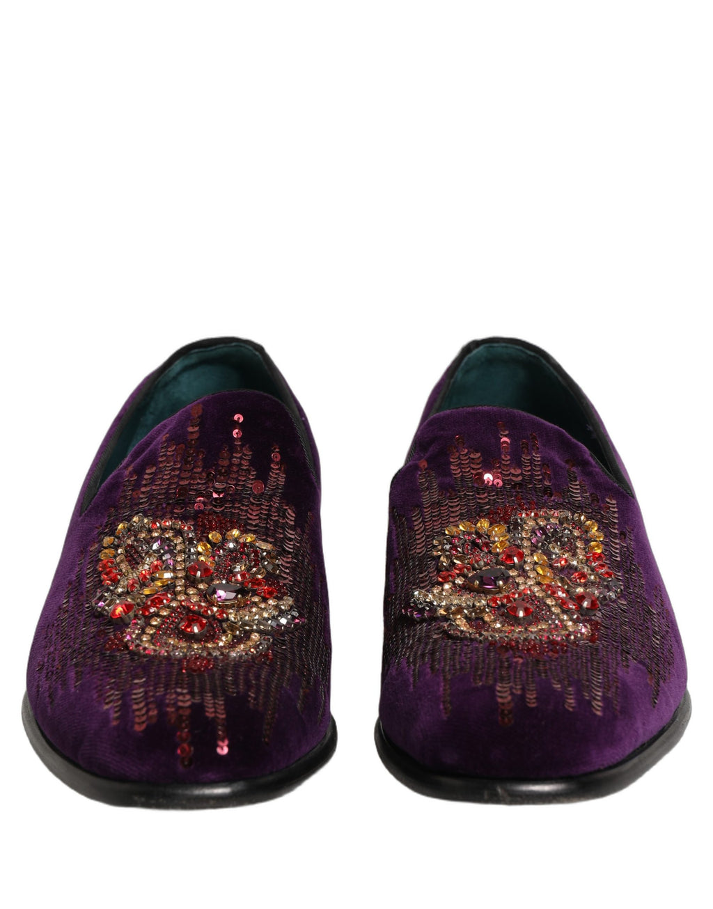 Chaussures loafers Dolce & Gabbana Violet Velvet avec sequins et strass, élégantes et raffinées, vues de face.