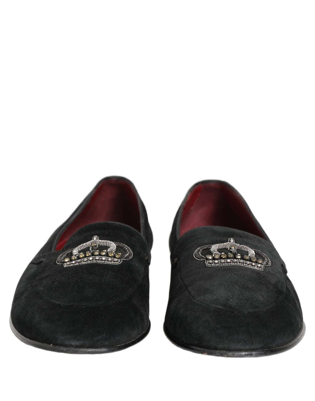 Chaussures loafers Dolce & Gabbana noires avec ornement de couronne élégante et détails brillants.