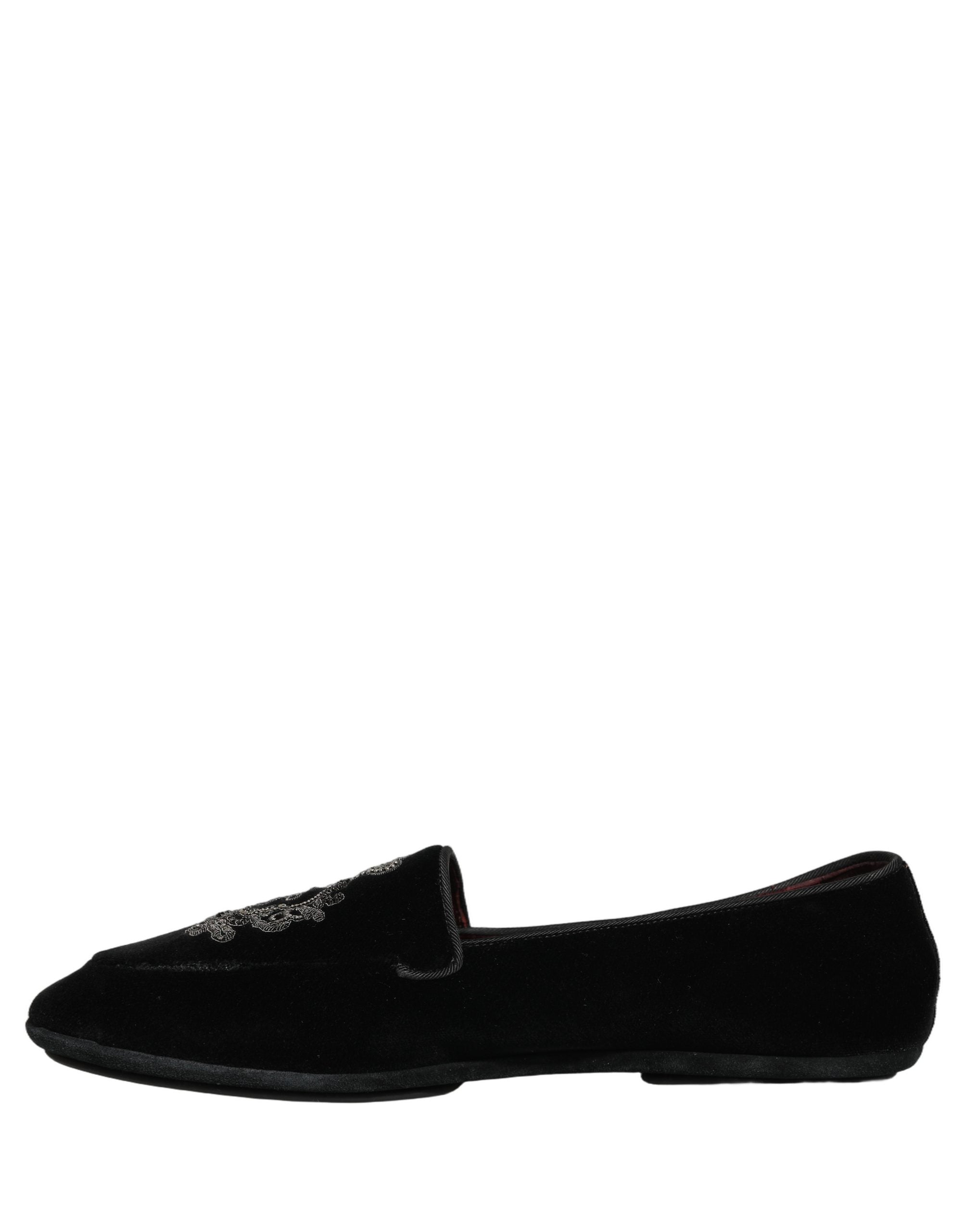 Chaussures mocassins Dolce & Gabbana en velours noir avec broderie de couronne élégante, finition raffinée et style sophistiqué.