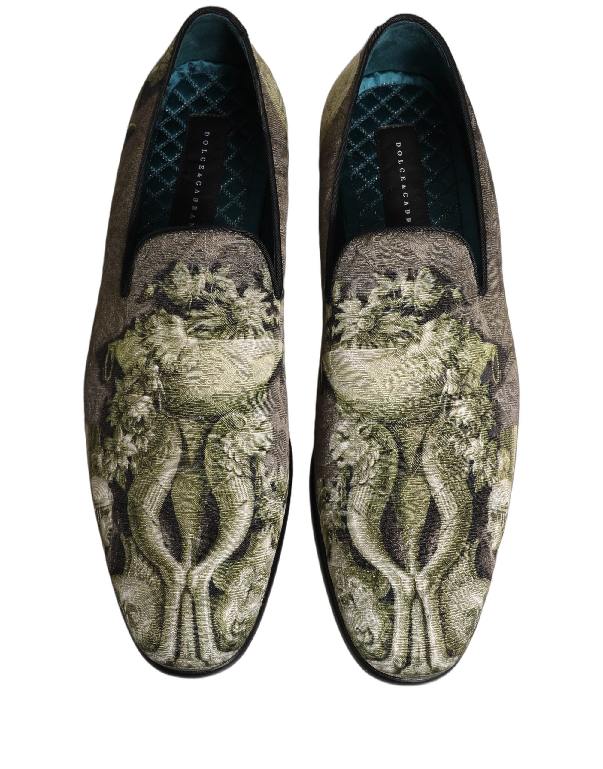 Chaussures mocassins Dolce & Gabbana pour homme avec imprimé baroque marron, slip-on élégants et confortables.