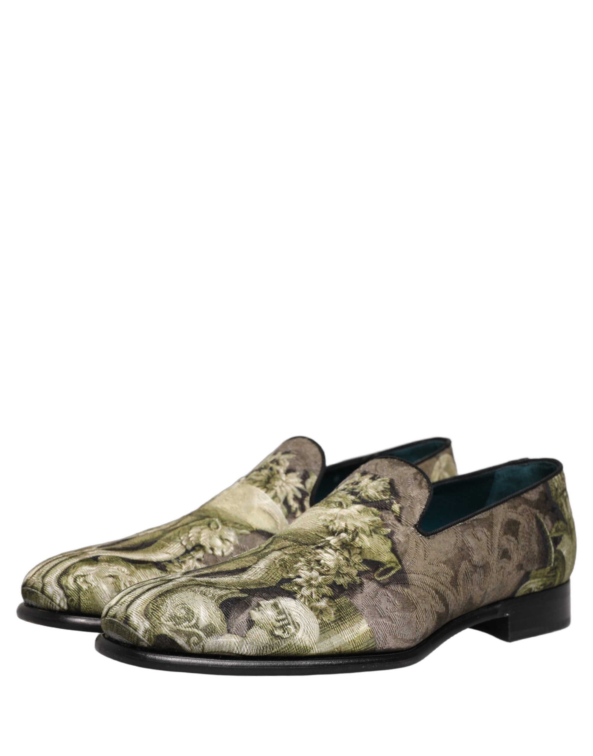 Chaussures mocassins pour homme Dolce & Gabbana en cuir marron à motif baroque élégant, slip-on et confortables.