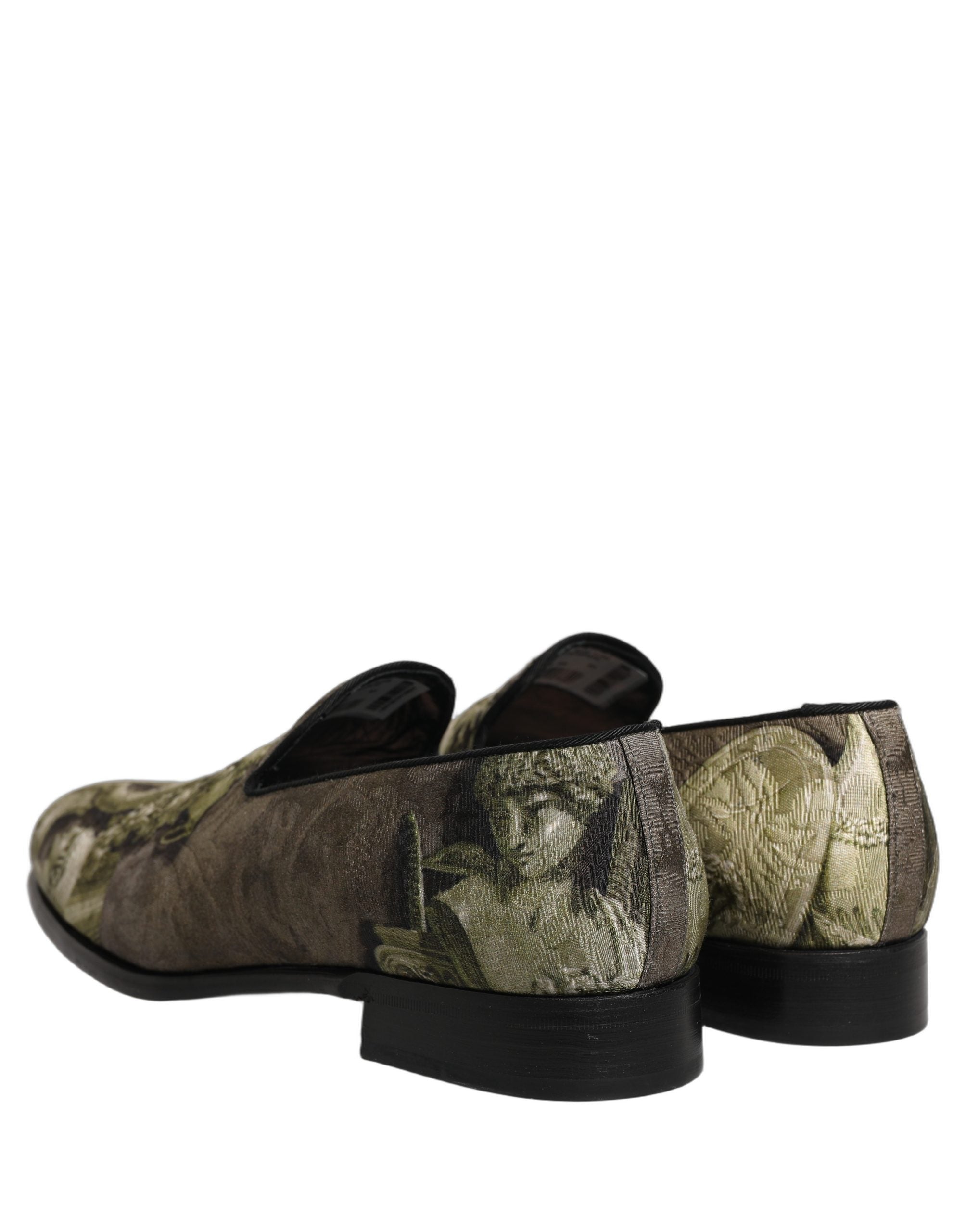 Chaussures mocassins pour homme Dolce & Gabbana en cuir marron avec imprimé baroque, style slip-on et design élégant.