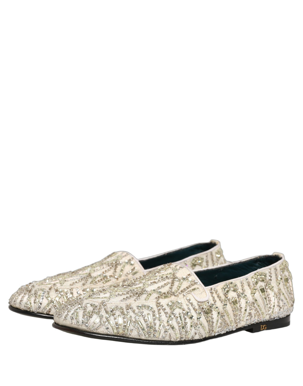 Chaussures loafers en velours blanc Dolce & Gabbana avec broderies élégantes, parfaites pour une allure sophistiquée.