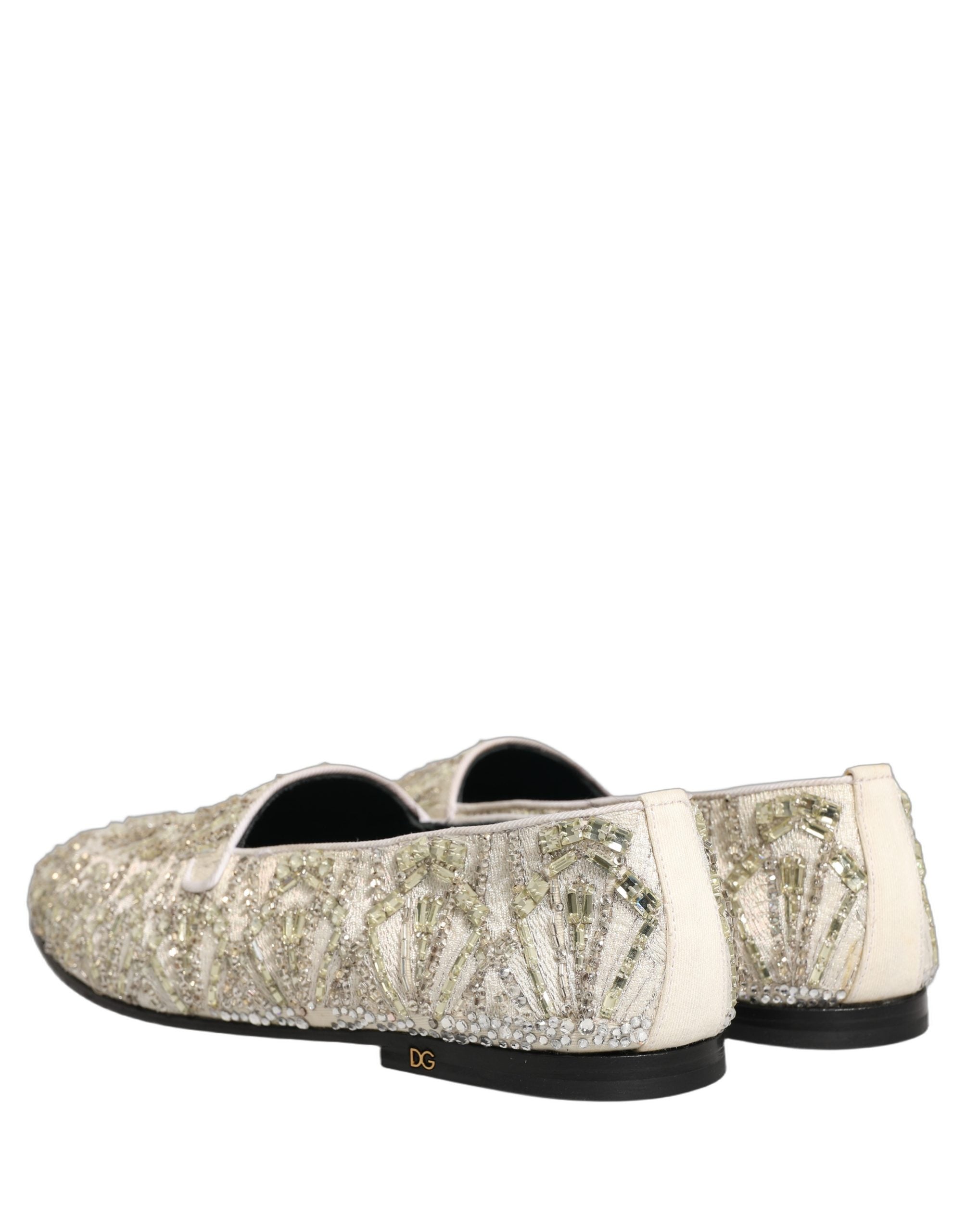 Chaussures loafers Dolce & Gabbana en velours blanc brodé, style élégant et sophistiqué.