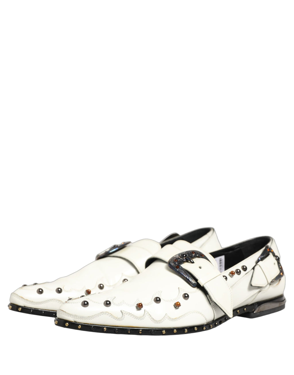 Chaussures formelles Dolce & Gabbana blanches à clous et bride monk, élégantes et sophistiquées, vue de face.