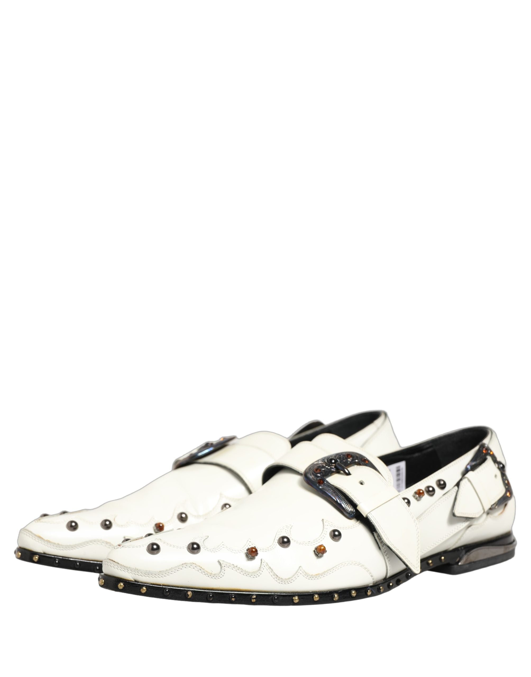 Chaussures formelles Dolce & Gabbana blanches à clous et bride monk, élégantes et sophistiquées, vue de face.