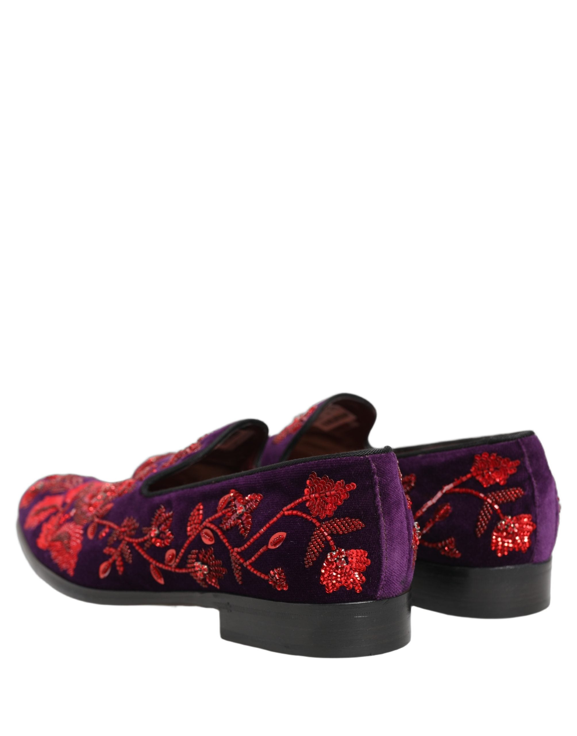 Chaussures mocassins Dolce & Gabbana Violet Red avec perles ornées, style élégant et sophistiqué, vue en gros plan.