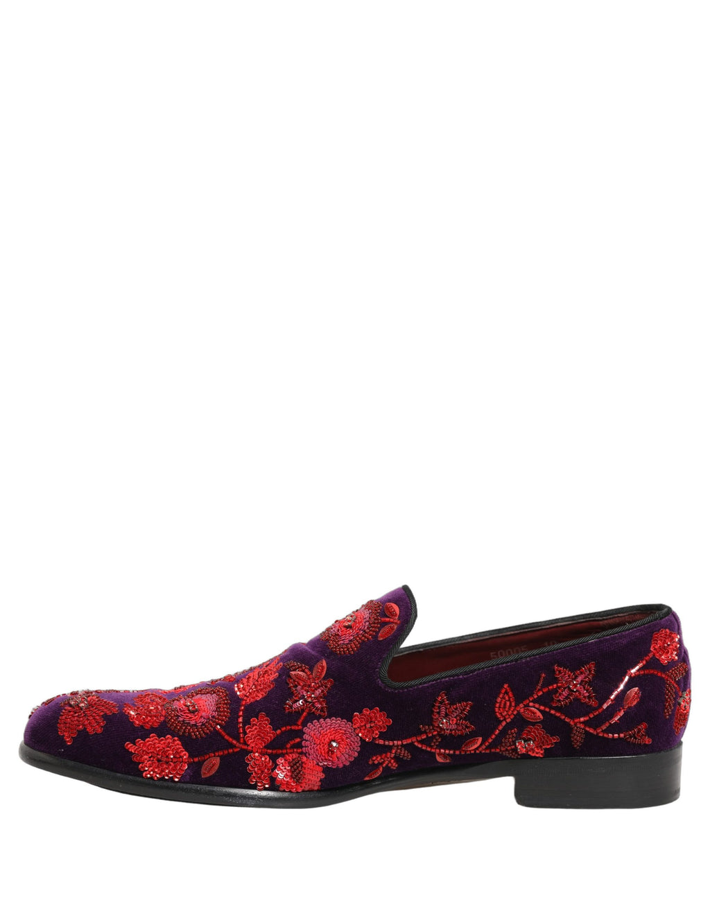 Chaussures loafers Dolce & Gabbana violettes et rouges ornées de perles, élégantes et sophistiquées.