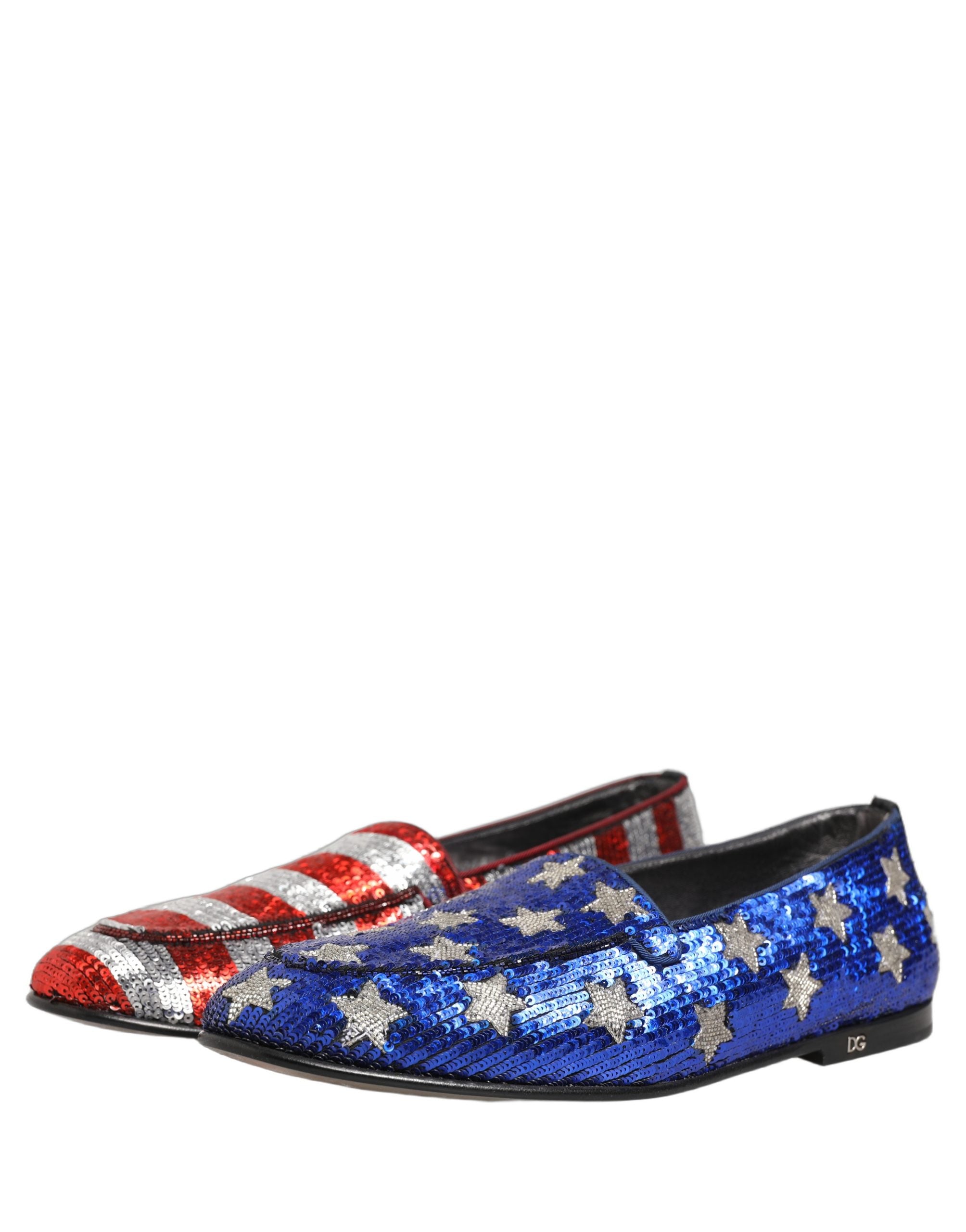 Chaussures loafers Dolce & Gabbana à sequins multicolores avec drapeau, style élégant et coloré.