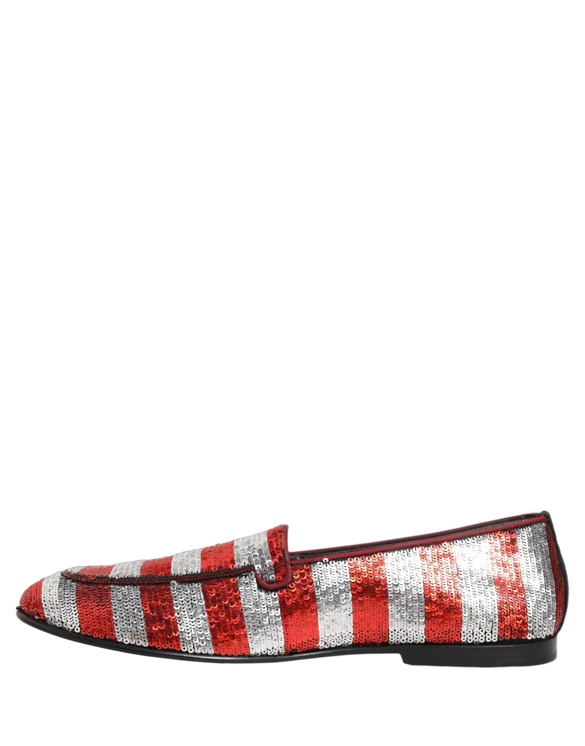 Chaussures loafers Dolce & Gabbana à sequins multicolores avec motif drapeau, style élégant et coloré.