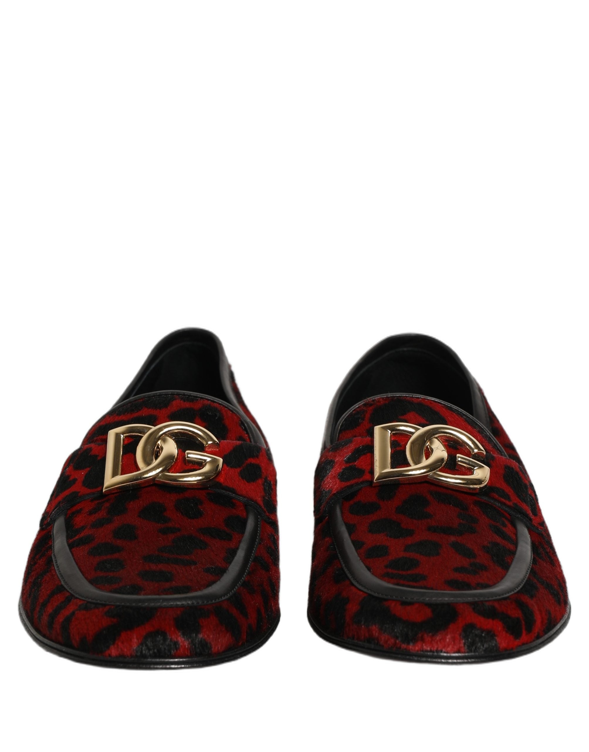 Chaussures Dolce & Gabbana loafers en cuir pony à imprimé léopard rouge, style élégant et tendance.