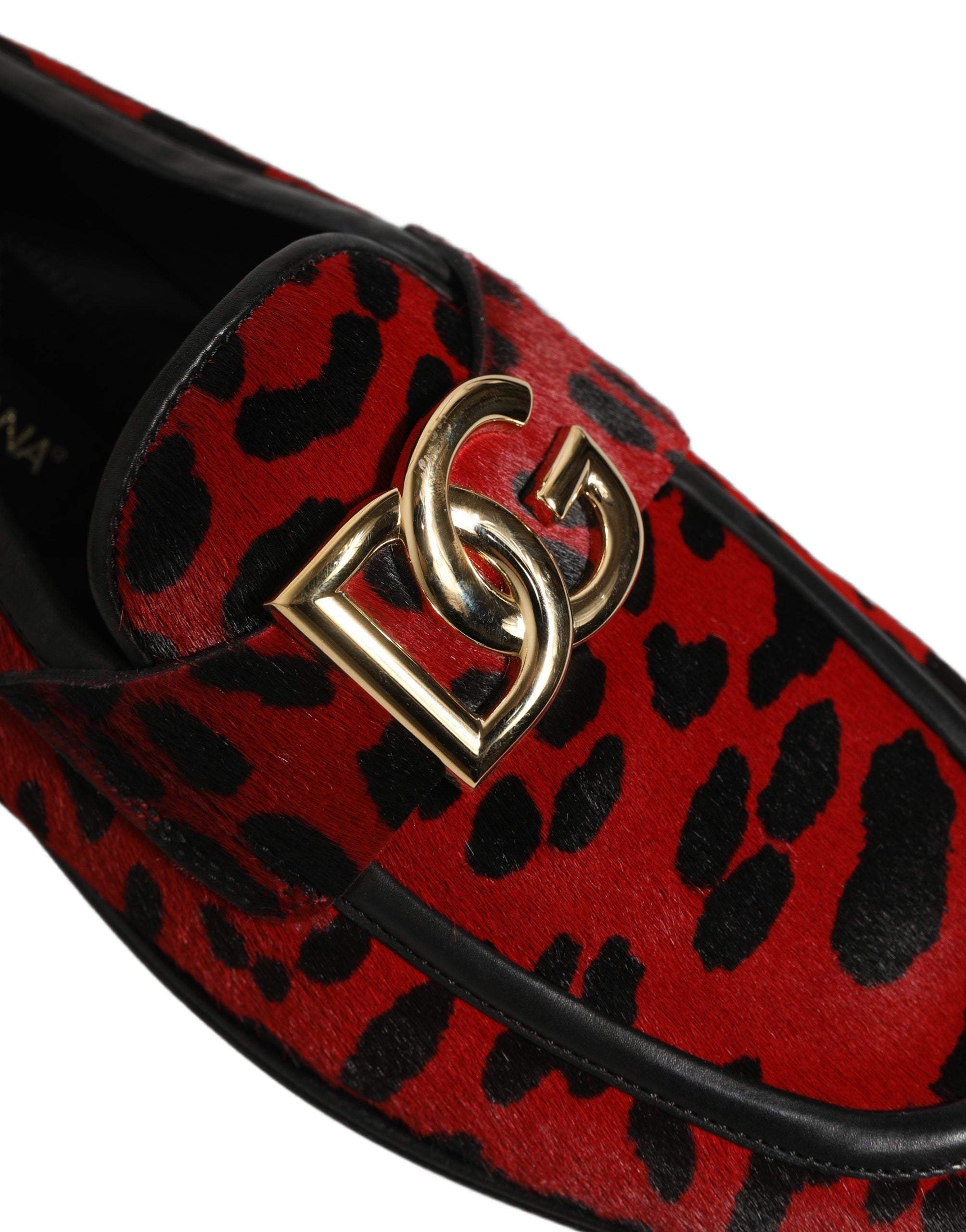 Chaussures mocassins Dolce & Gabbana en cuir pony à imprimé léopard rouge, style élégant et sophistiqué.