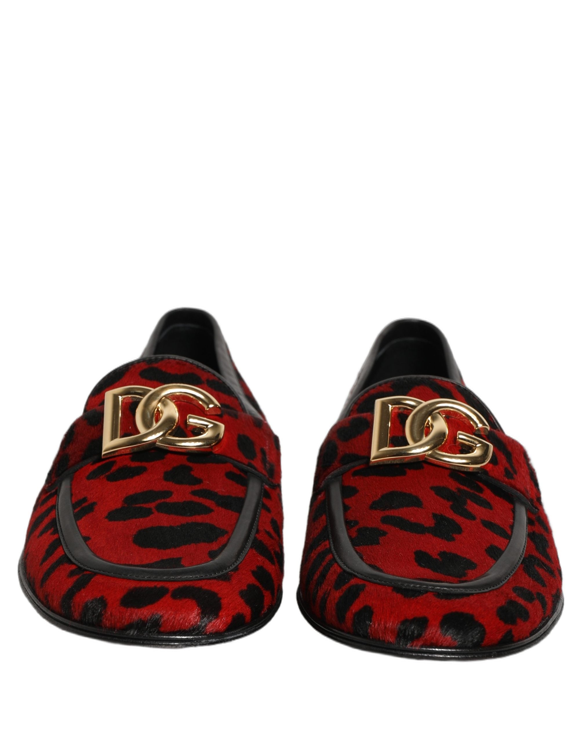 Chaussures Dolce & Gabbana en cuir pony à imprimé léopard rouge, style mocassins élégants et confortables.