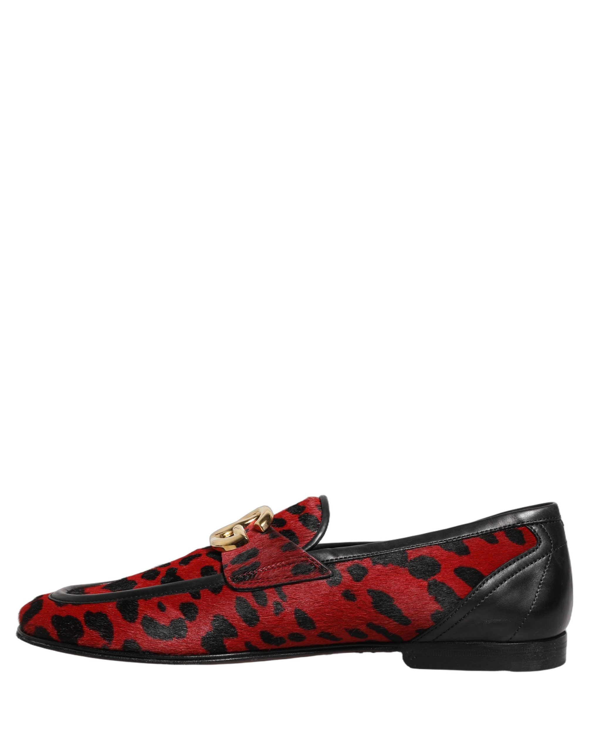 Chaussures loafers Dolce & Gabbana en cuir pony à imprimé léopard rouge, élégantes et tendance.