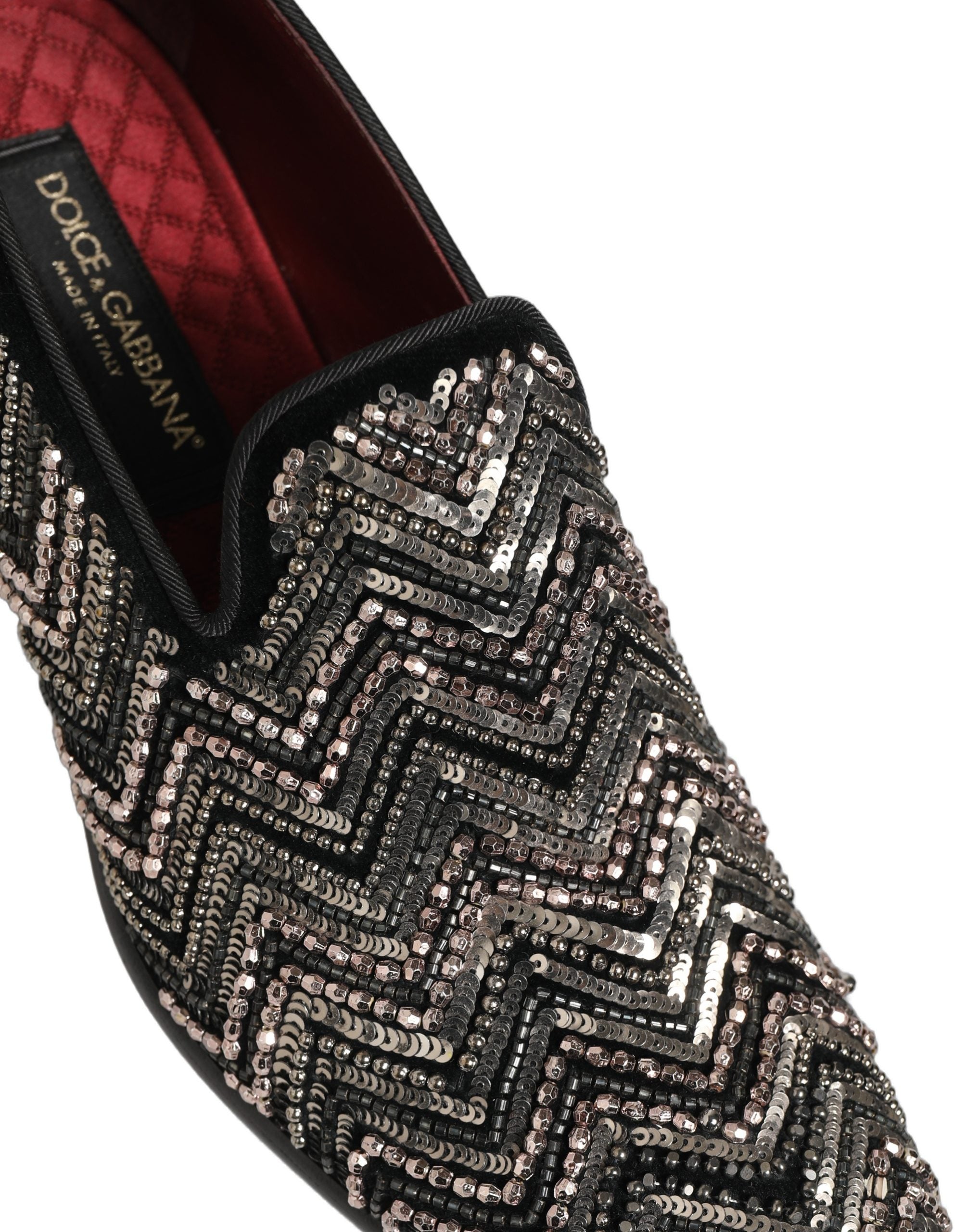 Mocassins en velours noir Dolce & Gabbana avec embellissements floraux sophistiqués et détails élégants.