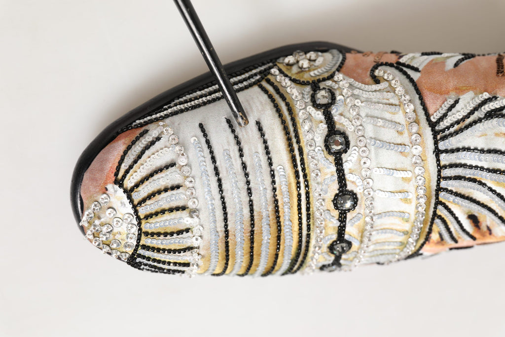 Chaussures loafers Dolce & Gabbana en brocart multicolore et sequins, élégantes et sophistiquées pour femme.