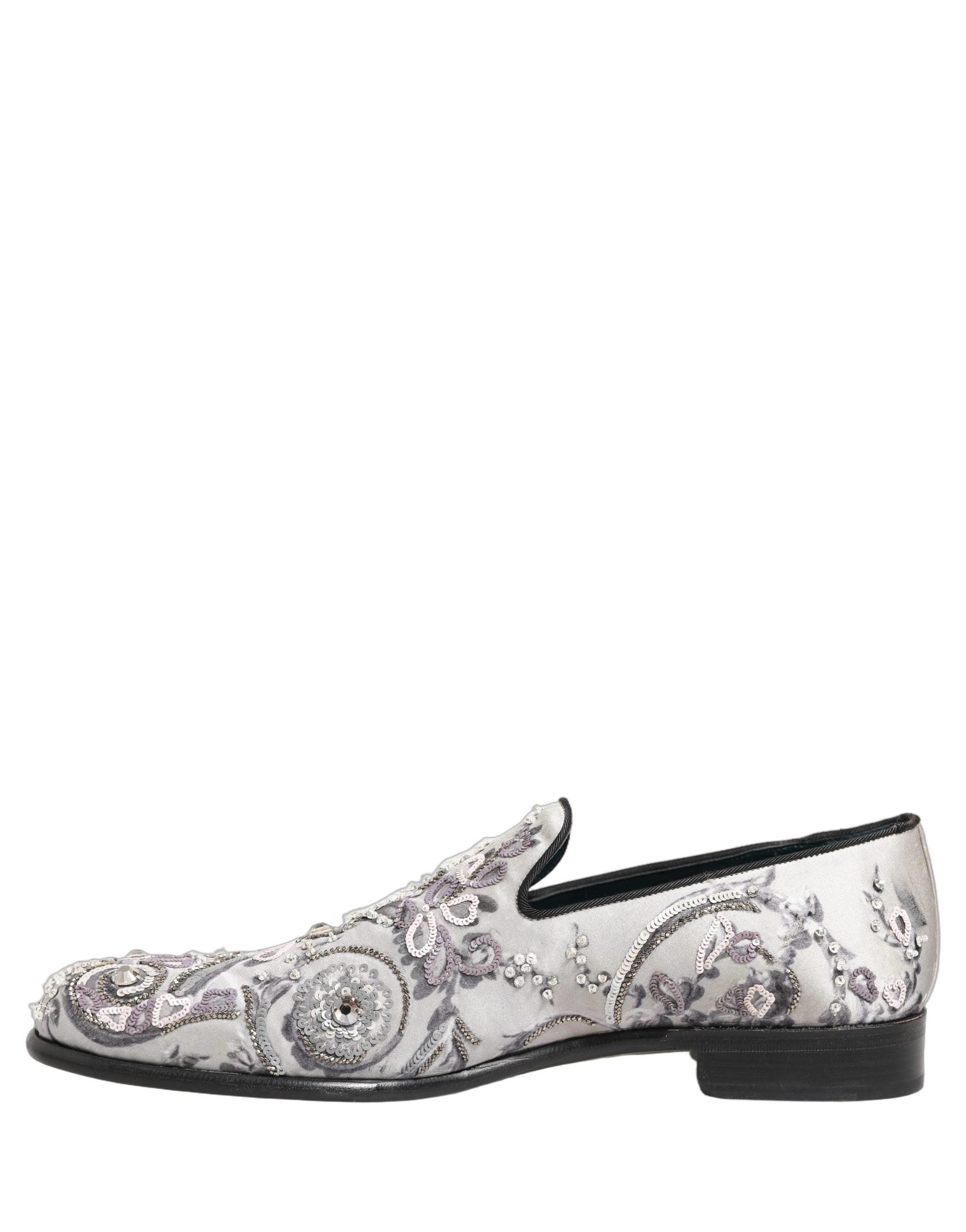 Chaussures mocassins Dolce & Gabbana blanches à sequins pour occasion formelle, sans lacets, élégantes et brillantes.