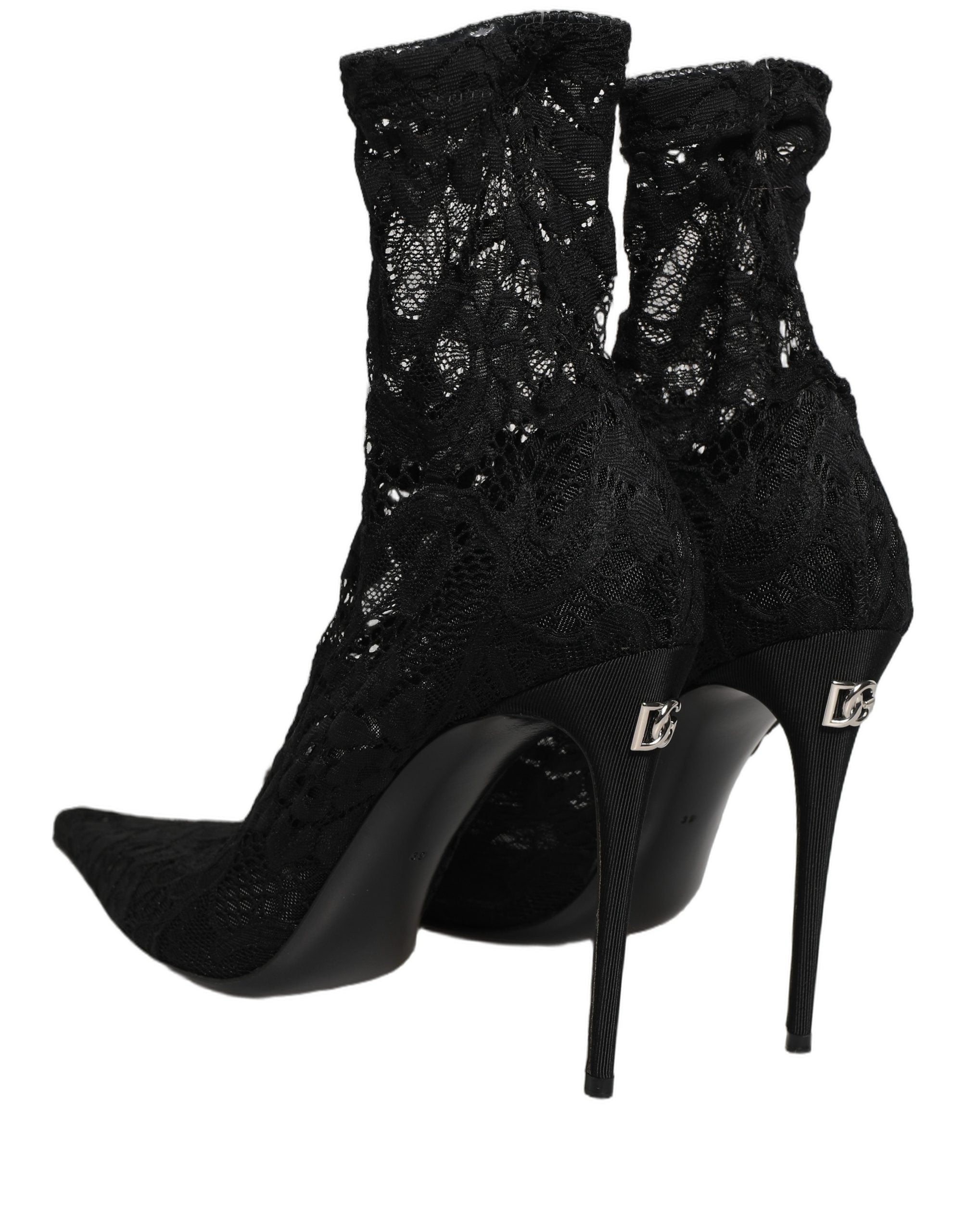 Chaussettes noires Dolce & Gabbana avec détails en dentelle, portées avec des bottes ou des chaussures Taormina Lace Pumps.