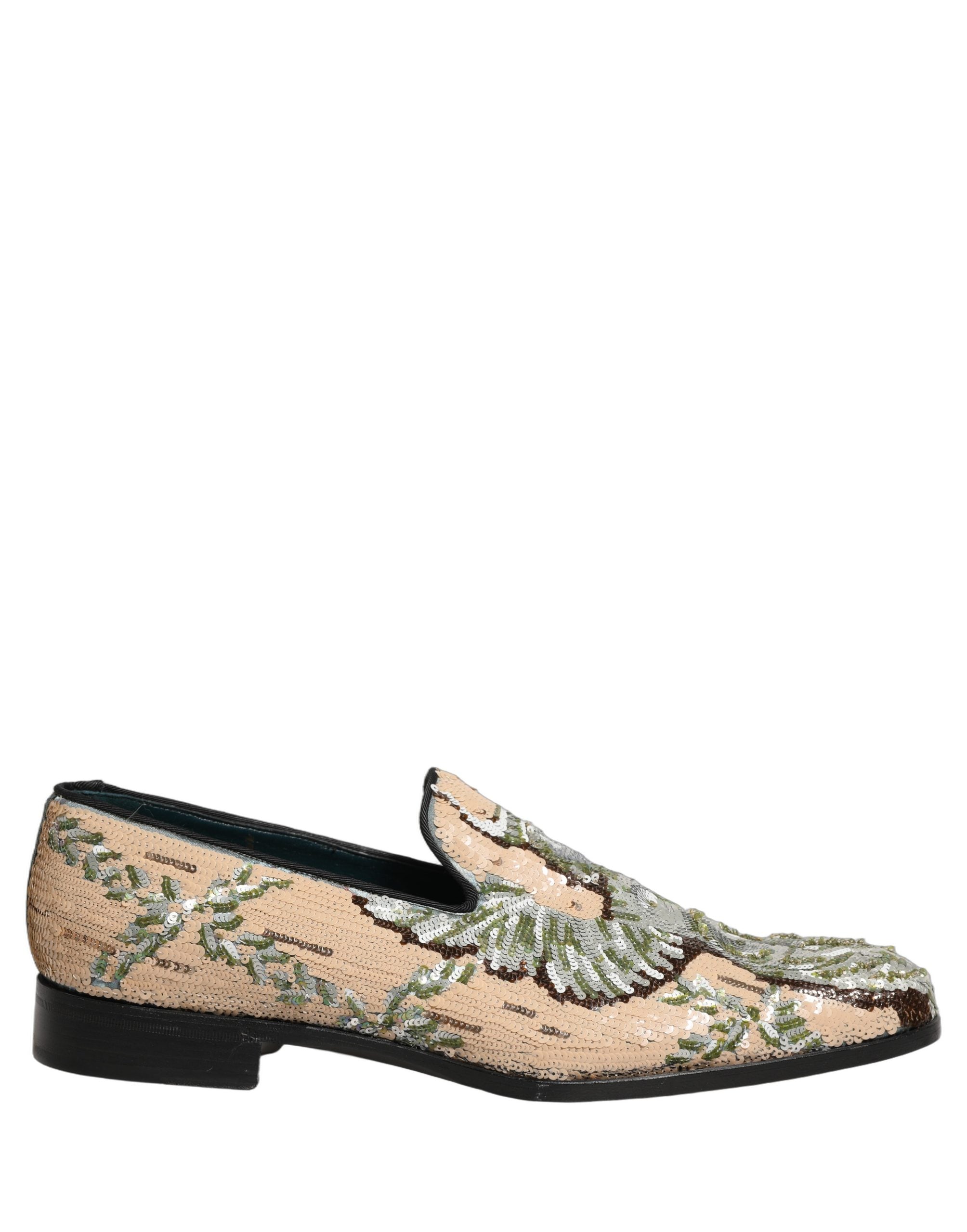 Chaussures loafers Dolce & Gabbana beige à sequins et broderies, vue de face, élégantes et ornées de détails brillants.