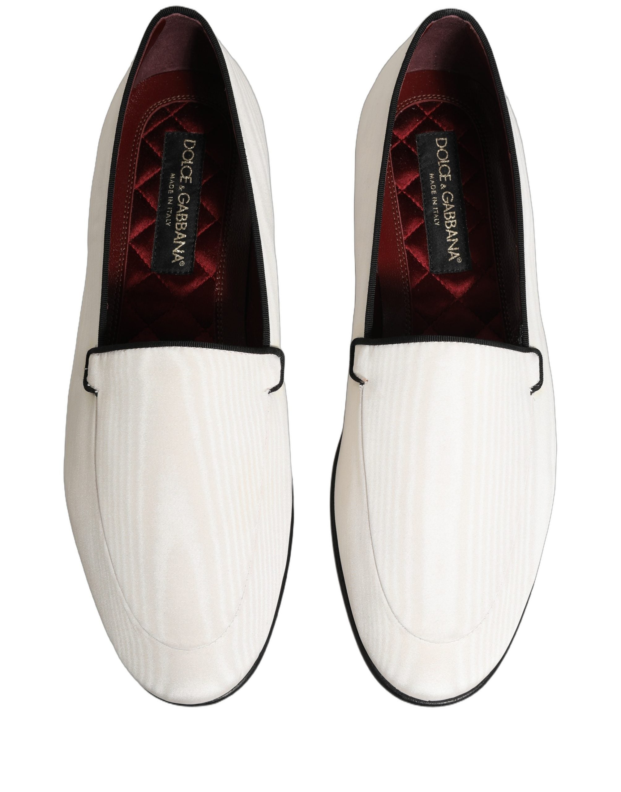 Chaussures hommes Dolce & Gabbana slippers en velours blanc, mocassins plats élégants sans lacets avec finition soignée.