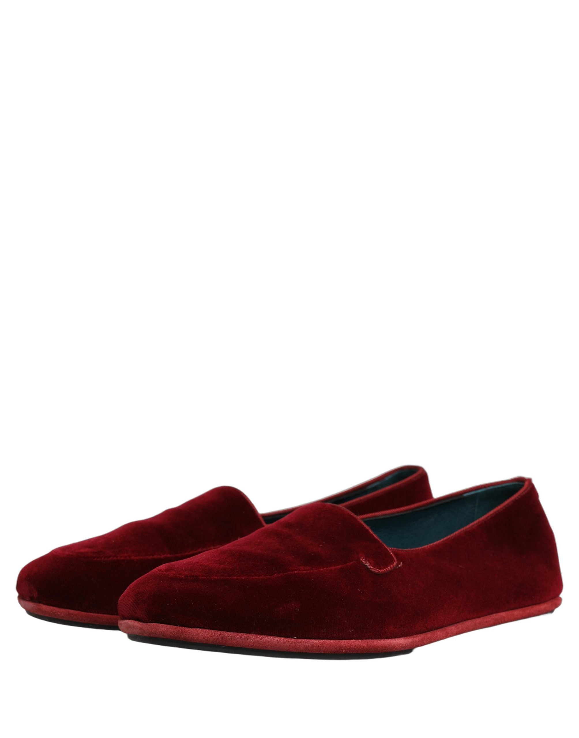 Chaussures mocassins homme en velours bordeaux de Dolce & Gabbana, style slip-on, élégantes et confortables.
