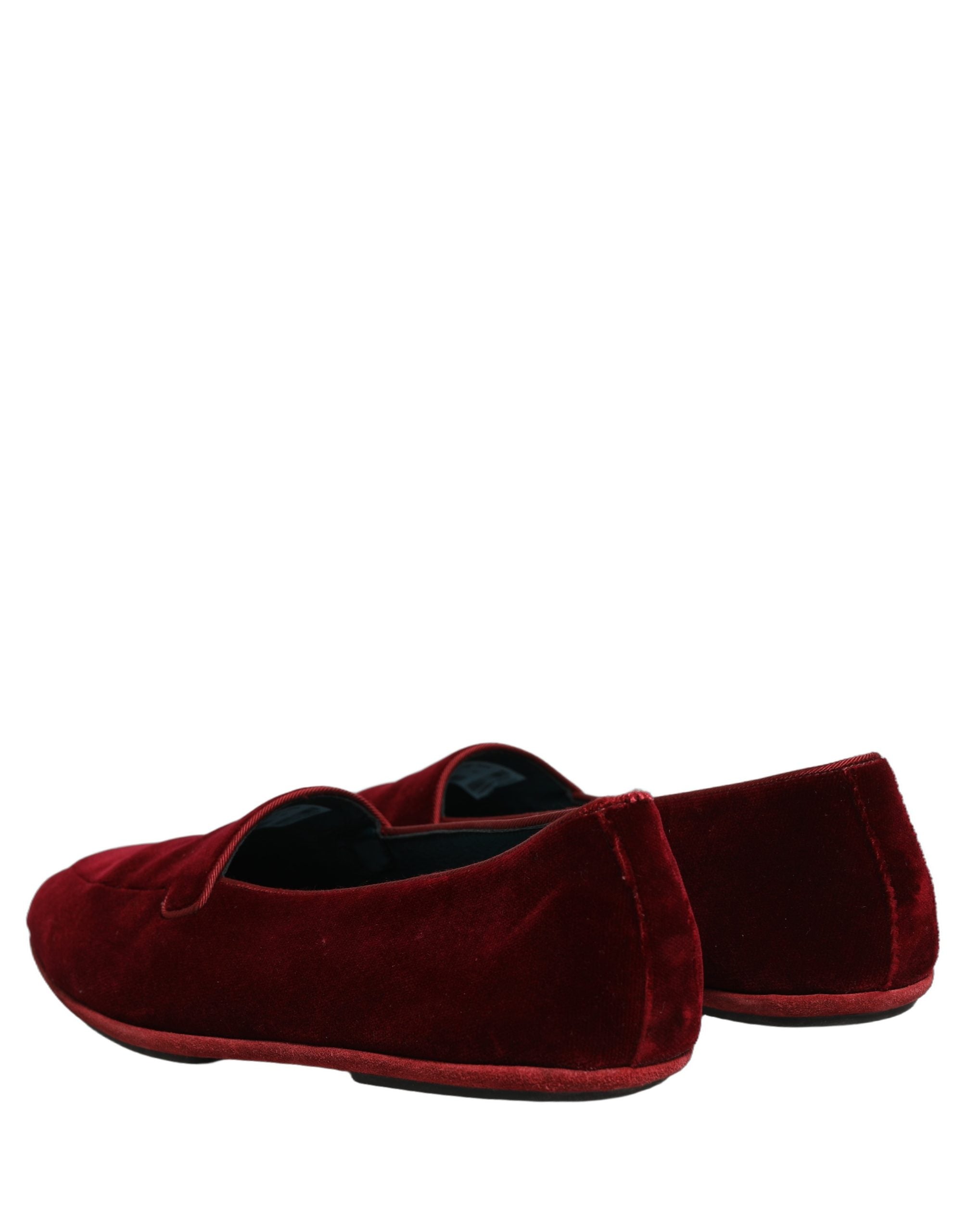 Chaussures slippers Dolce & Gabbana pour hommes en velours bordeaux, style slip-on et loafers élégants.