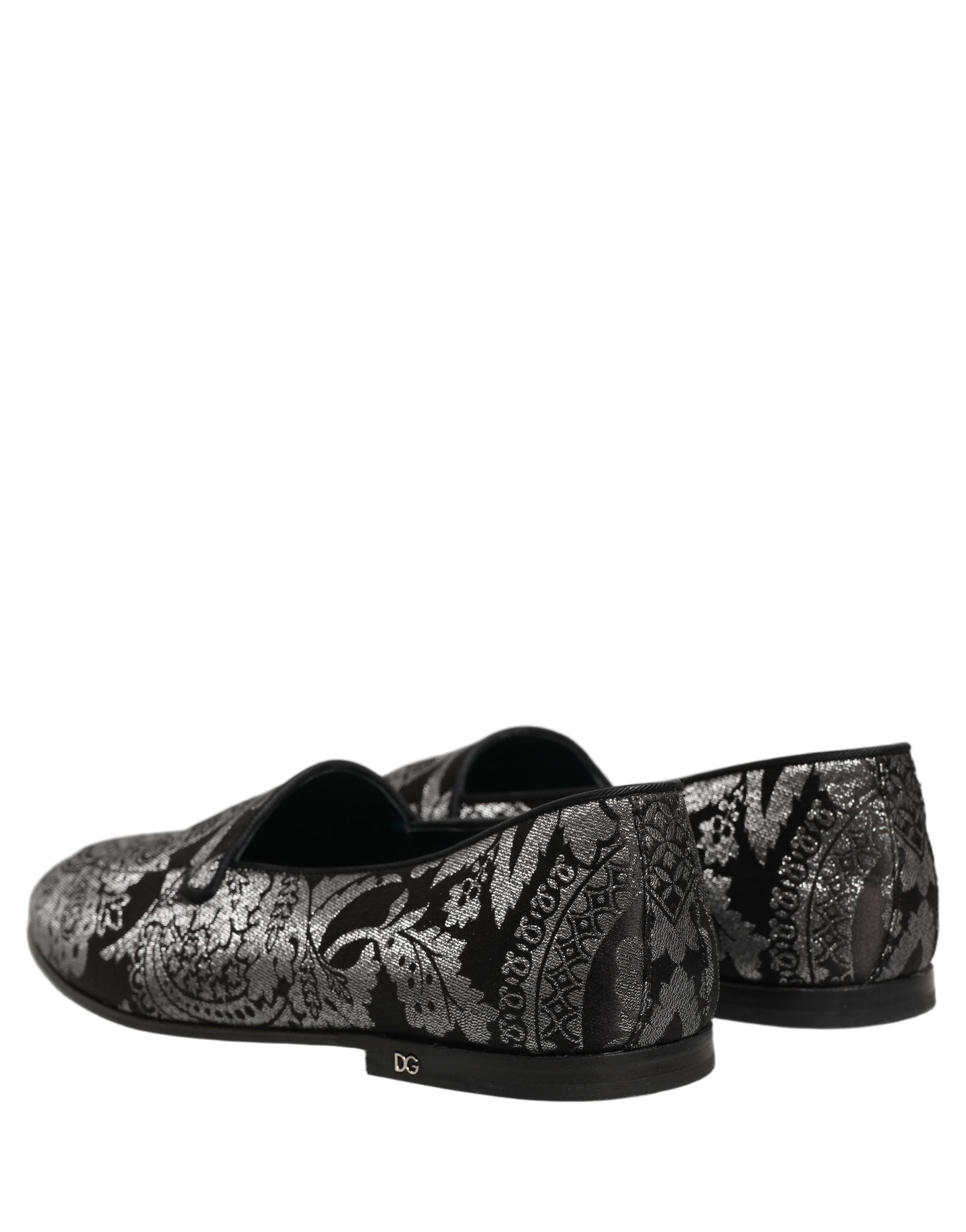Chaussures mocassins Dolce & Gabbana en jacquard argenté et cuir, style slip-on, avec design élégant et finition soignée.