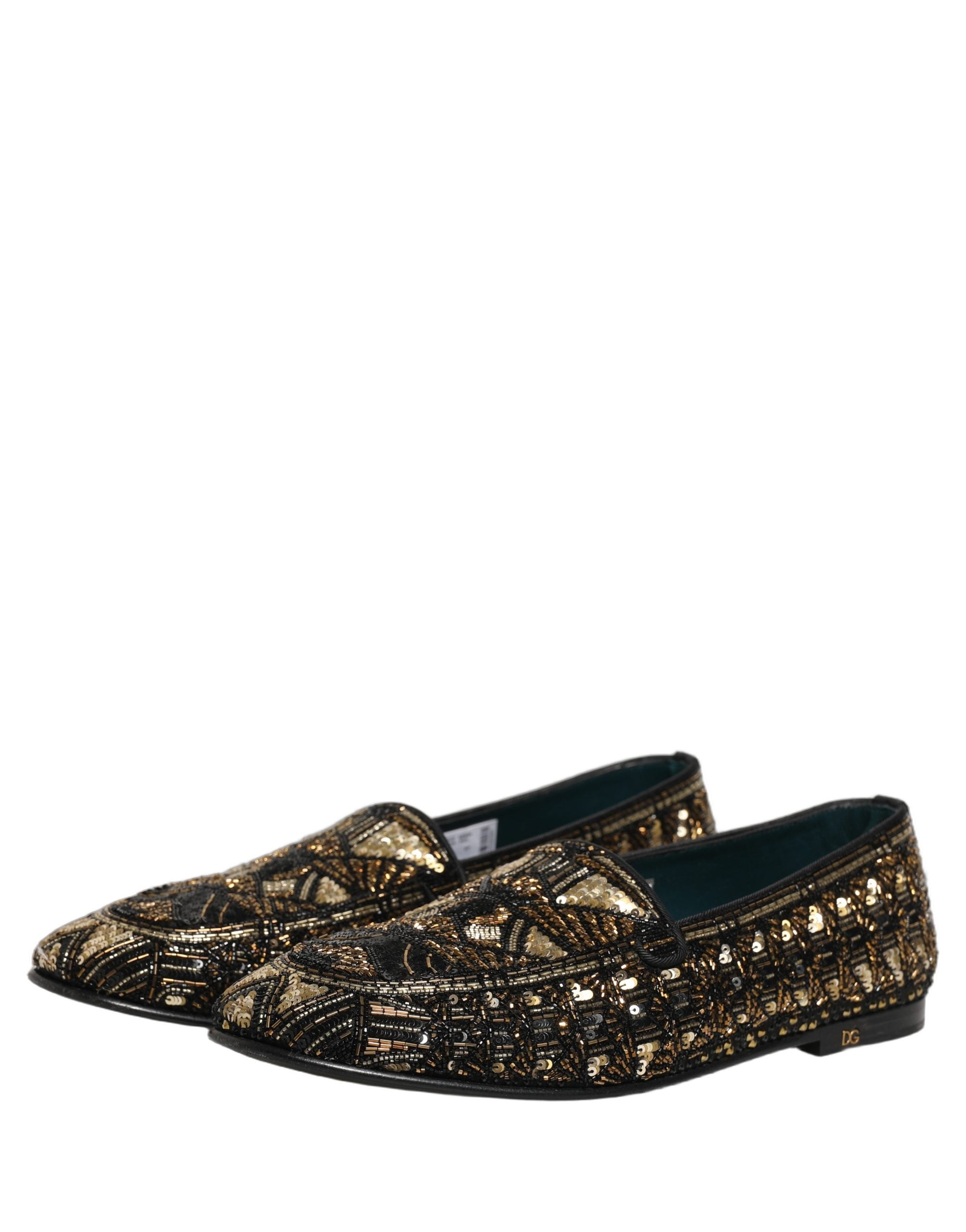 Chaussures mocassins Dolce & Gabbana noires et ornementées avec embellissements, style slip-on, élégantes et luxueuses.