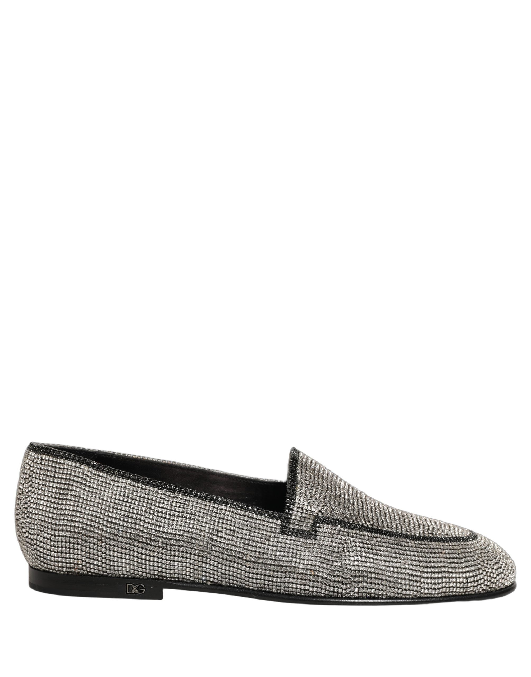 Chaussures loafers pour hommes Dolce & Gabbana en métal argenté et cristaux, élégantes et ornées de détails brillants.