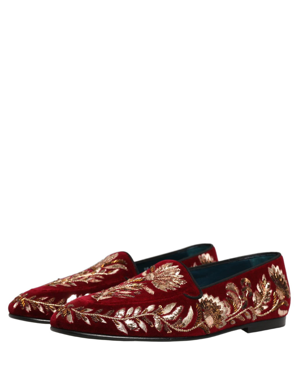 Chaussures loafers Dolce & Gabbana en velours rouge avec broderie florale élégante, mode raffinée et détails délicats.