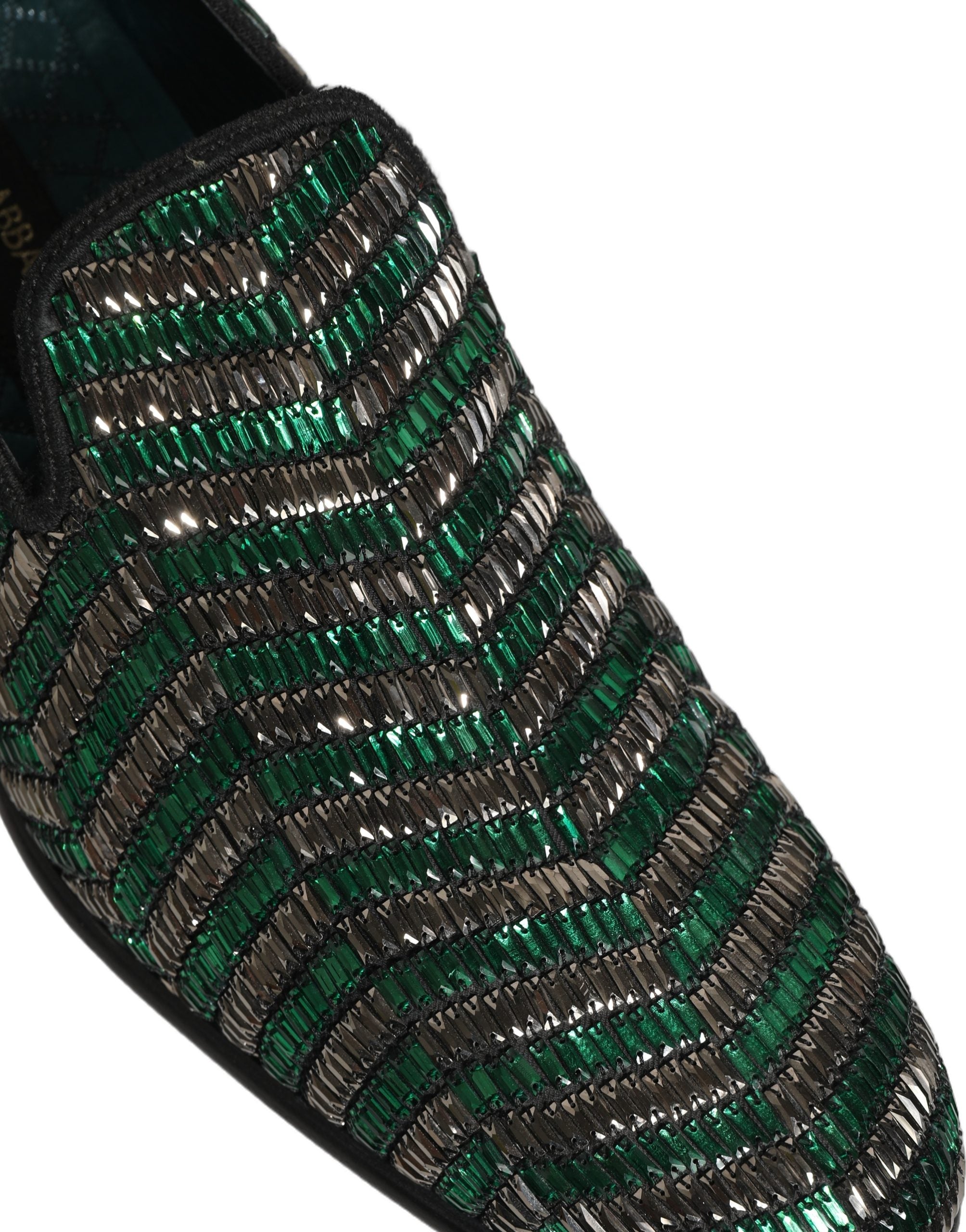 Chaussures loafers Dolce & Gabbana en argent et vert, ornées de détails embellis, vue de face.