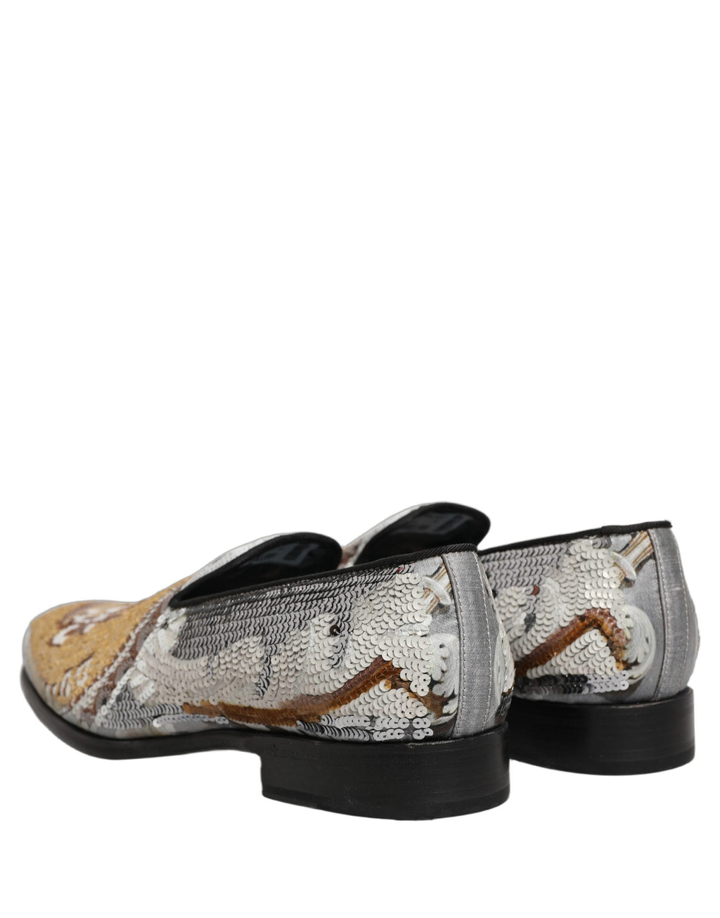 Chaussures mocassins Dolce & Gabbana en or blanc avec sequins, slip-on élégants et brillants pour femmes.