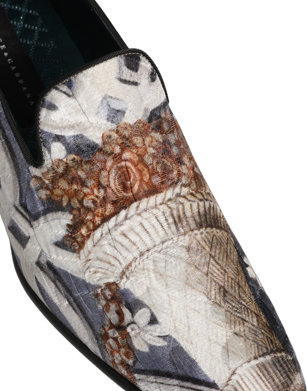 Chaussures mocassins Dolce & Gabbana en toile multicolore avec broderie florale, style élégant et coloré.