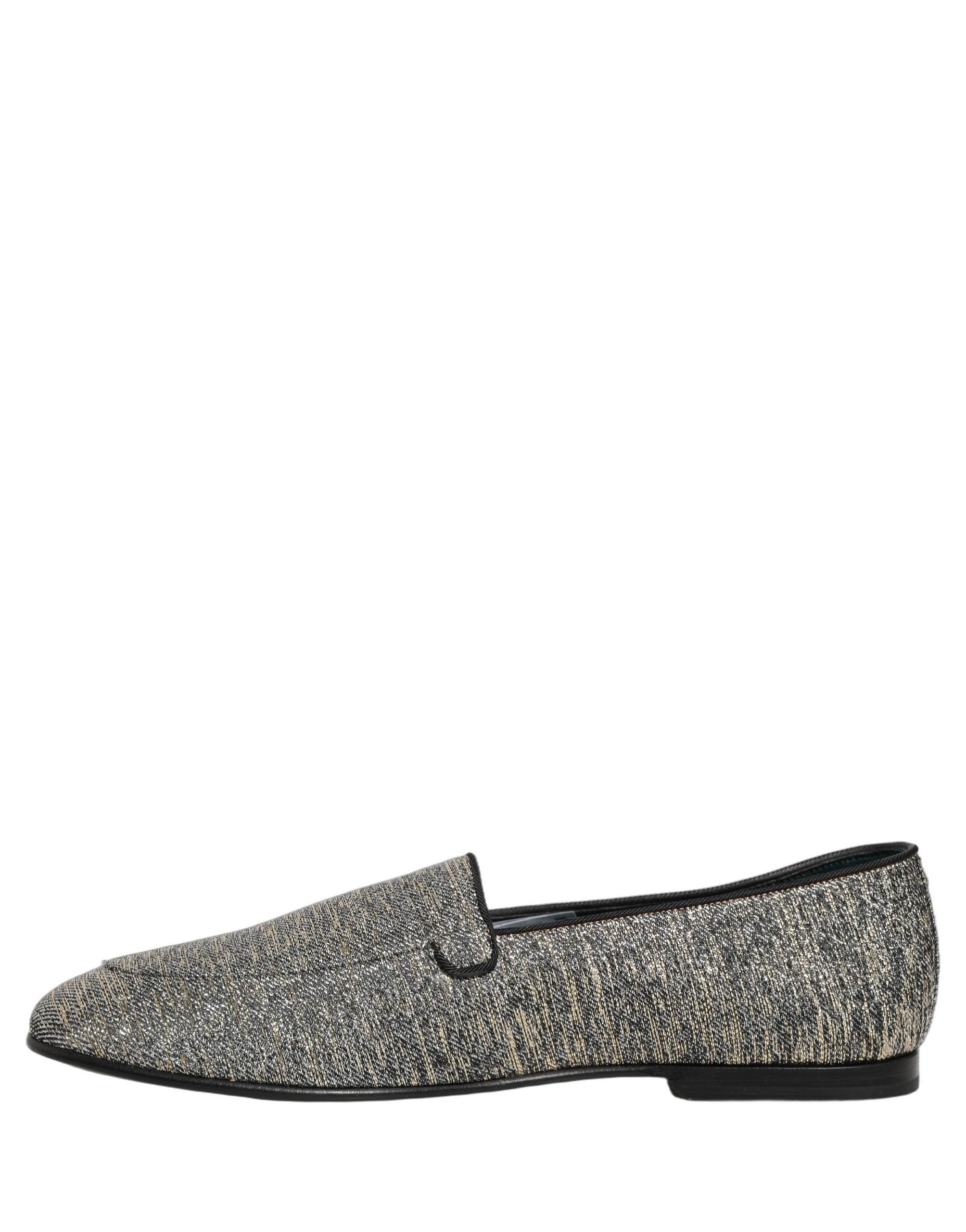 Chaussures mocassins Dolce & Gabbana en lurex gris avec logo DG et paillettes, à la mode et élégantes.