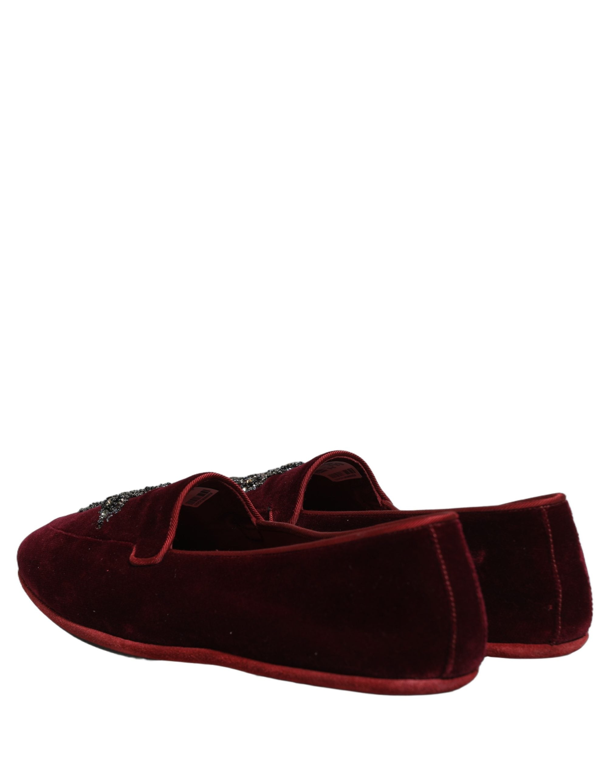 Chaussures mocassins pour homme Dolce & Gabbana en suède rouge orné de détails décoratifs élégants.