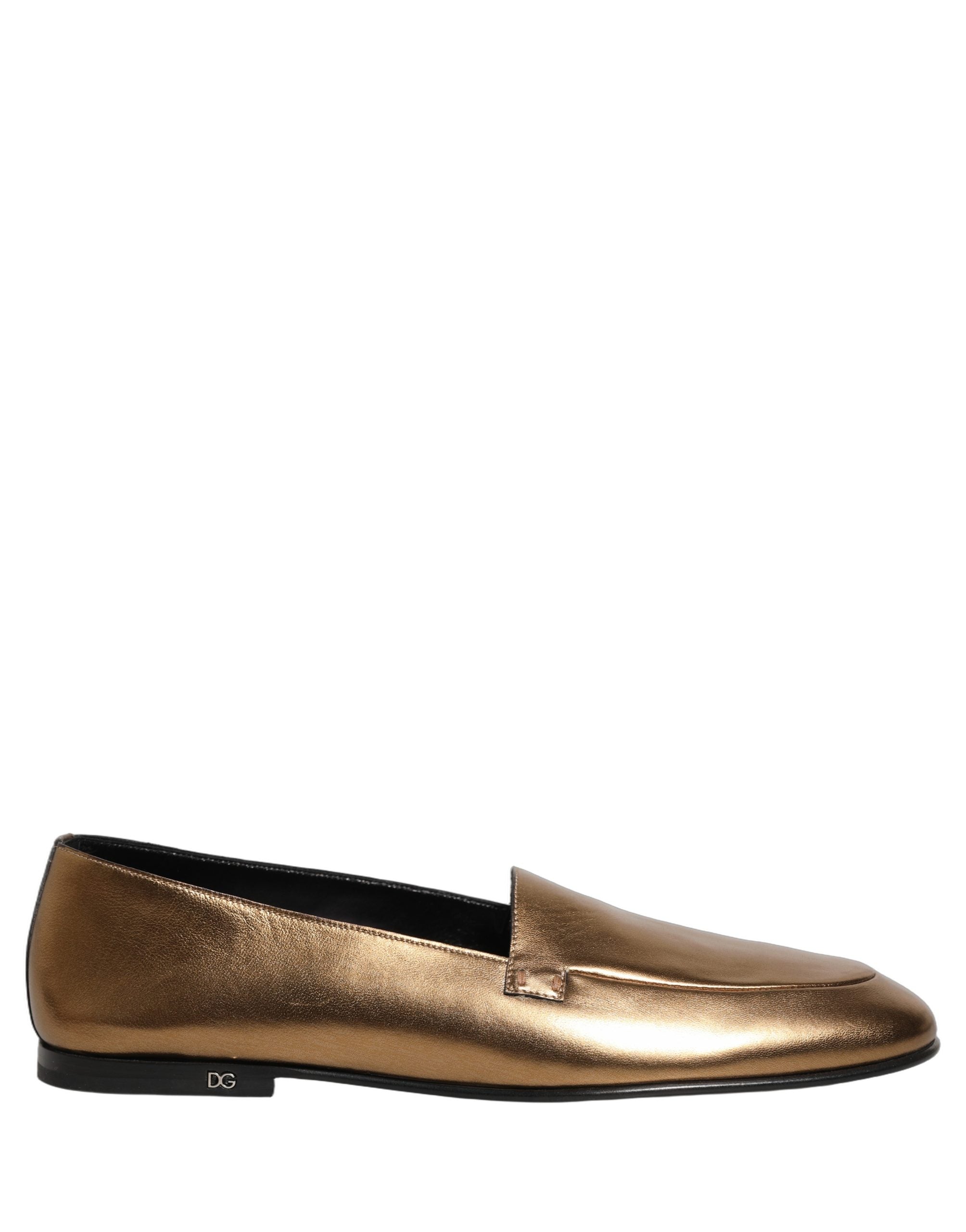 Chaussures mocassins pour homme Dolce & Gabbana en cuir doré avec logo DG, slip-on élégant et confortable.