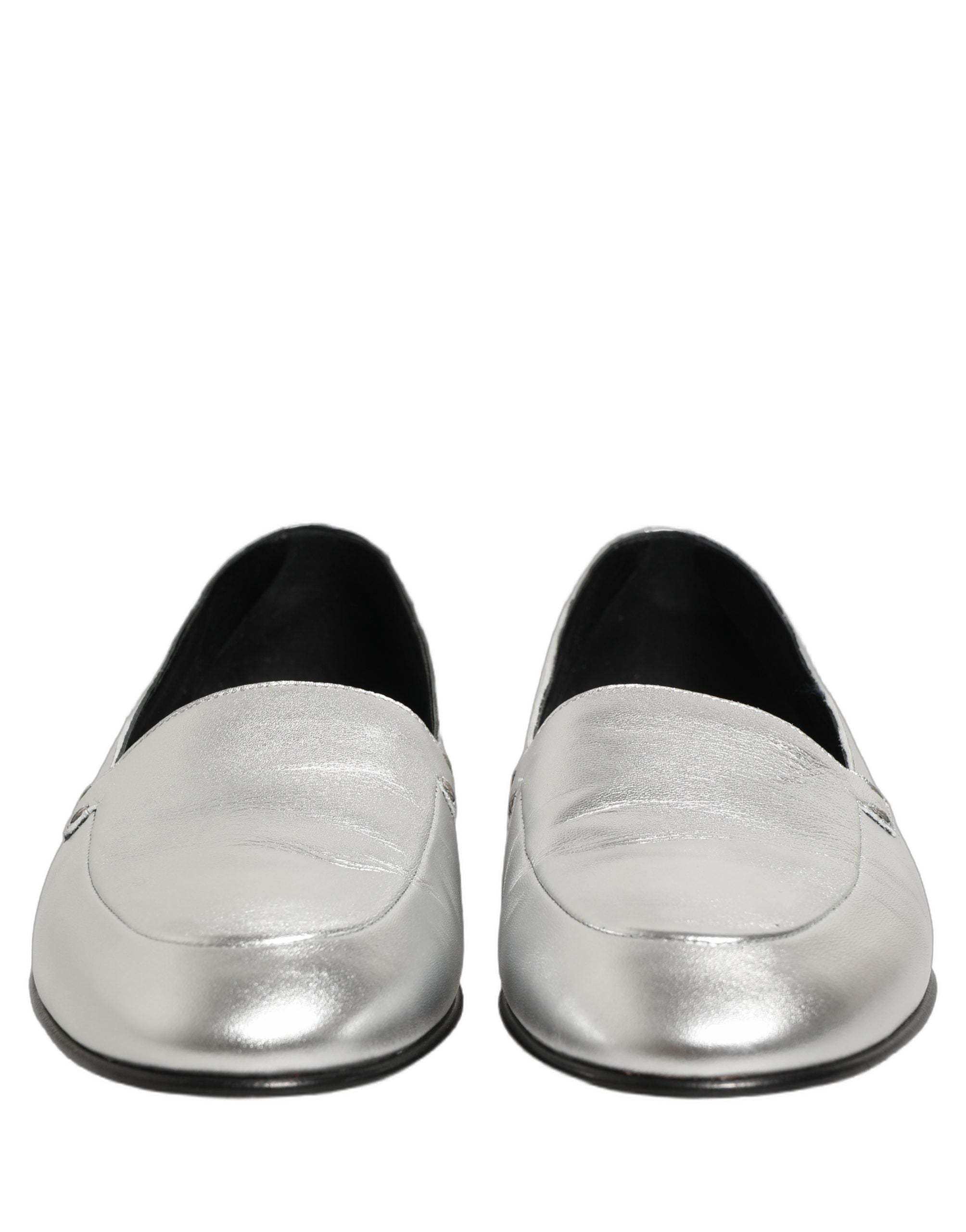 Chaussures mocassins en cuir argenté Dolce & Gabbana avec logo DG, style slip-on et design élégant.
